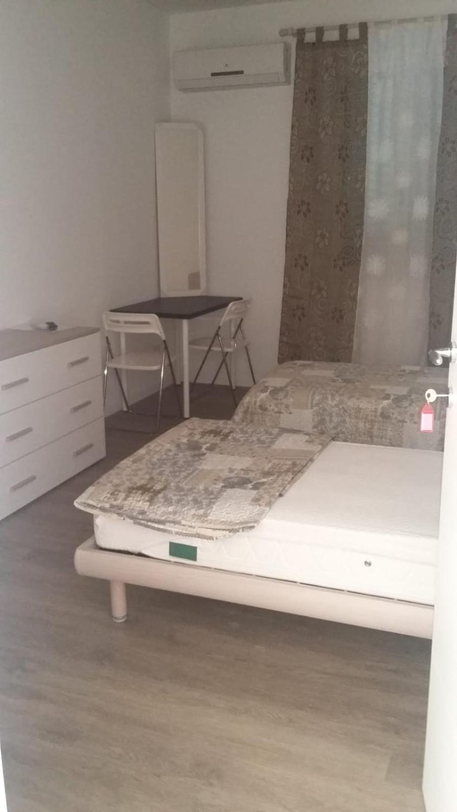 Budget Twin Room With Shared Bathroom photo 3