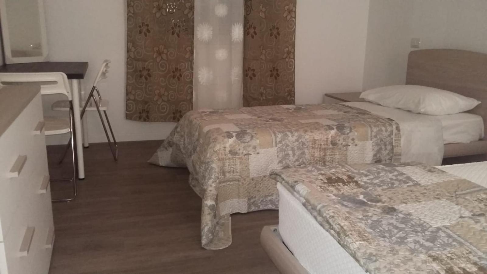 Budget Twin Room With Shared Bathroom photo 2