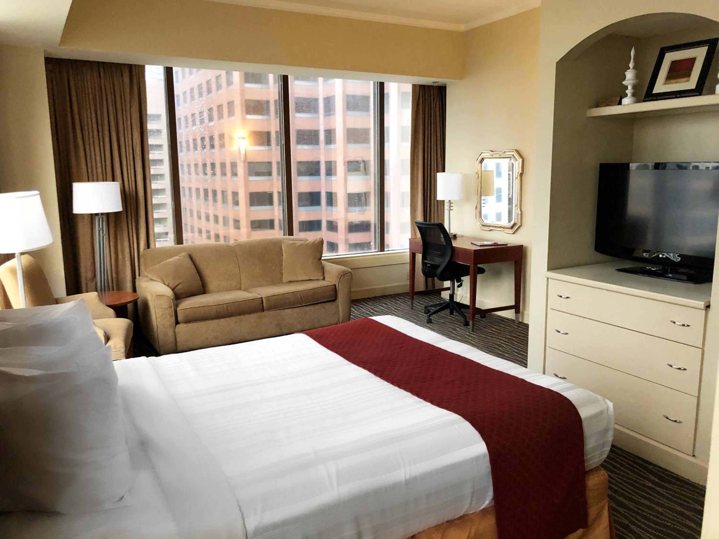 Studio Queen Suite with Sofa Bed and City View - Photo 5