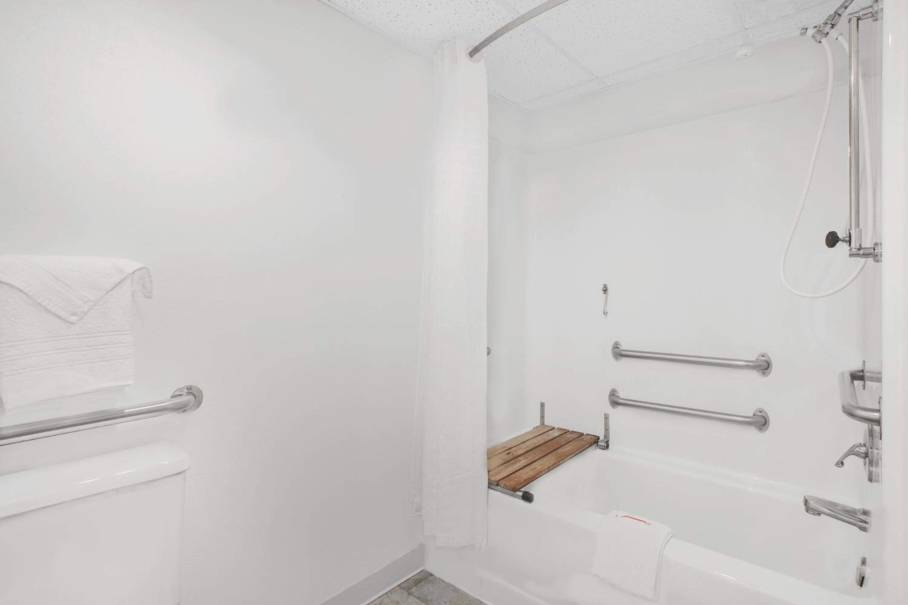 King Room - Mobility Access/Non-Smoking - Photo 2
