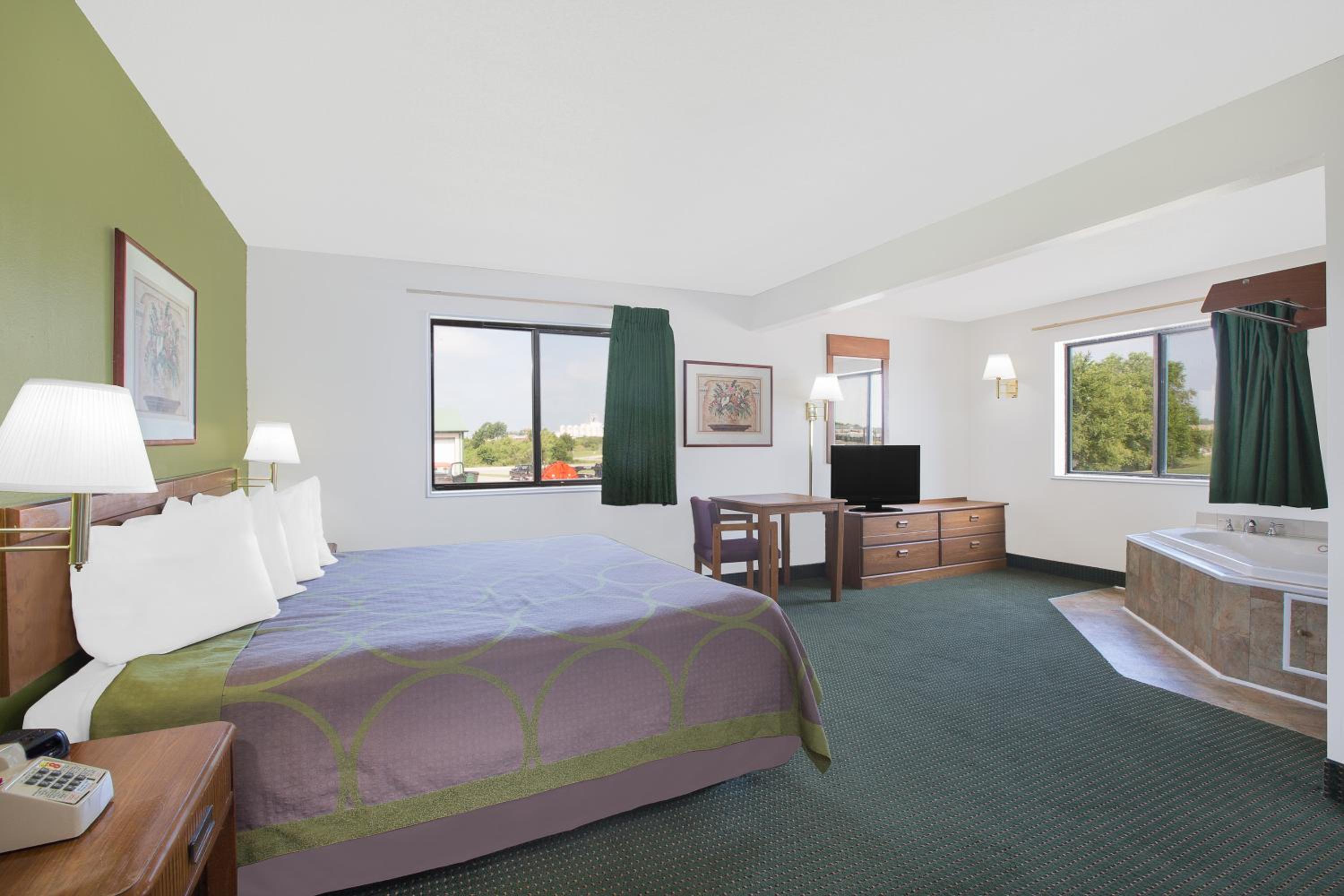 Deluxe King Studio Suite - Non-Smoking - Photo 3