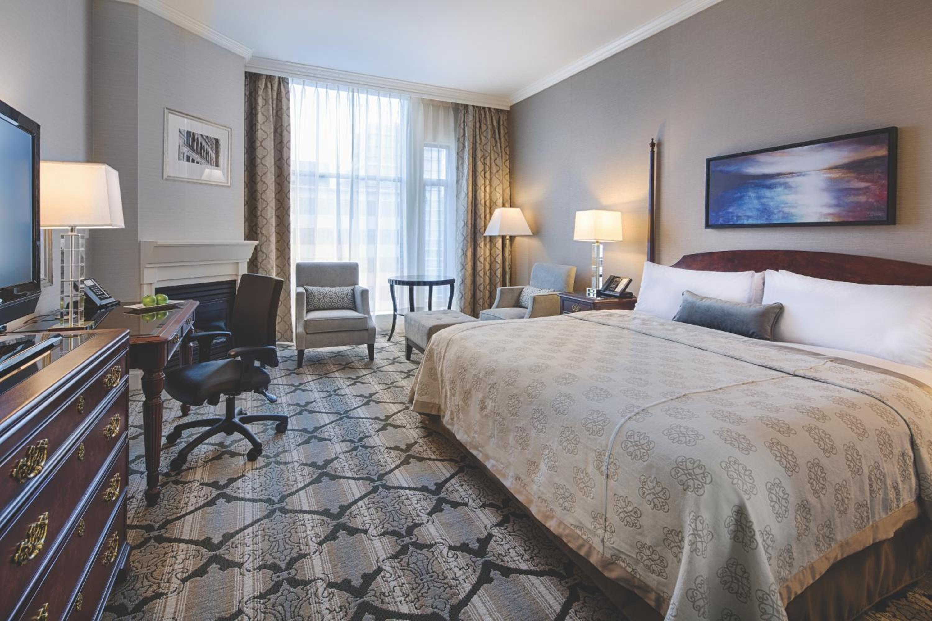 Diamond Room with City View - Photo 3