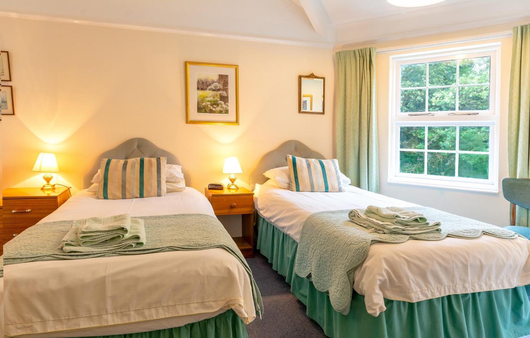 Standard Twin Room - Photo 5