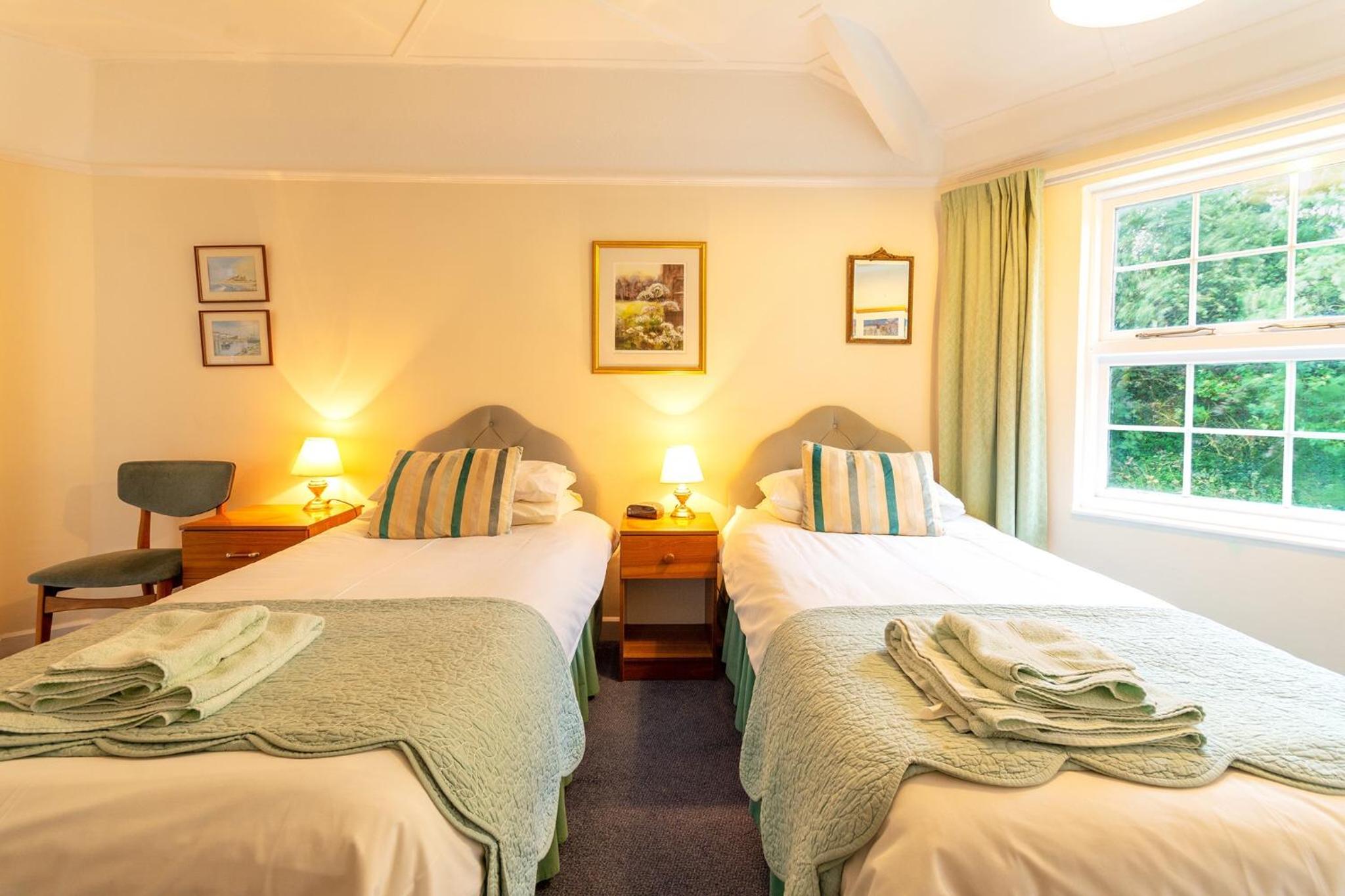 Standard Twin Room - Photo 2