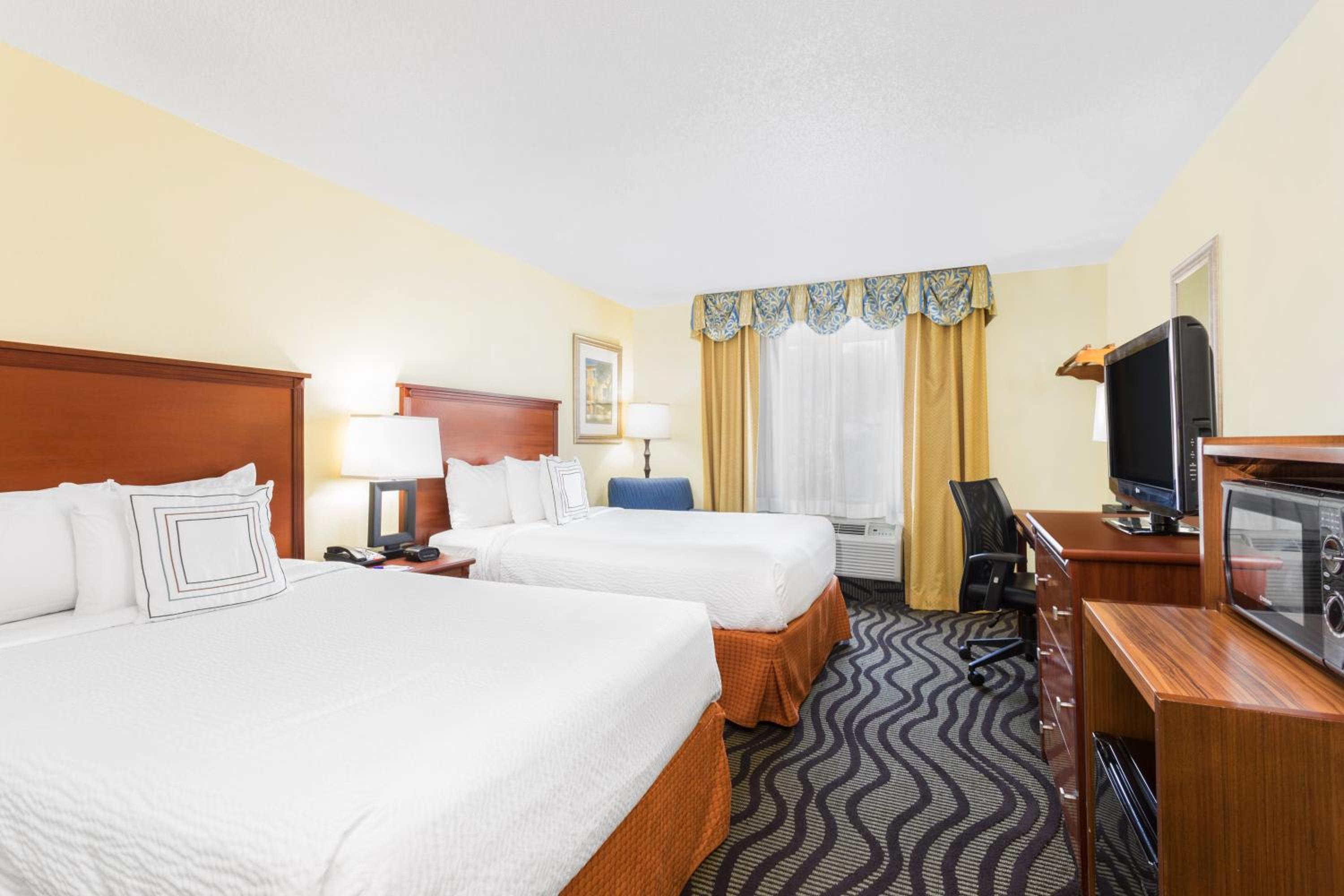 Double Room with Two Double Beds - Photo 1