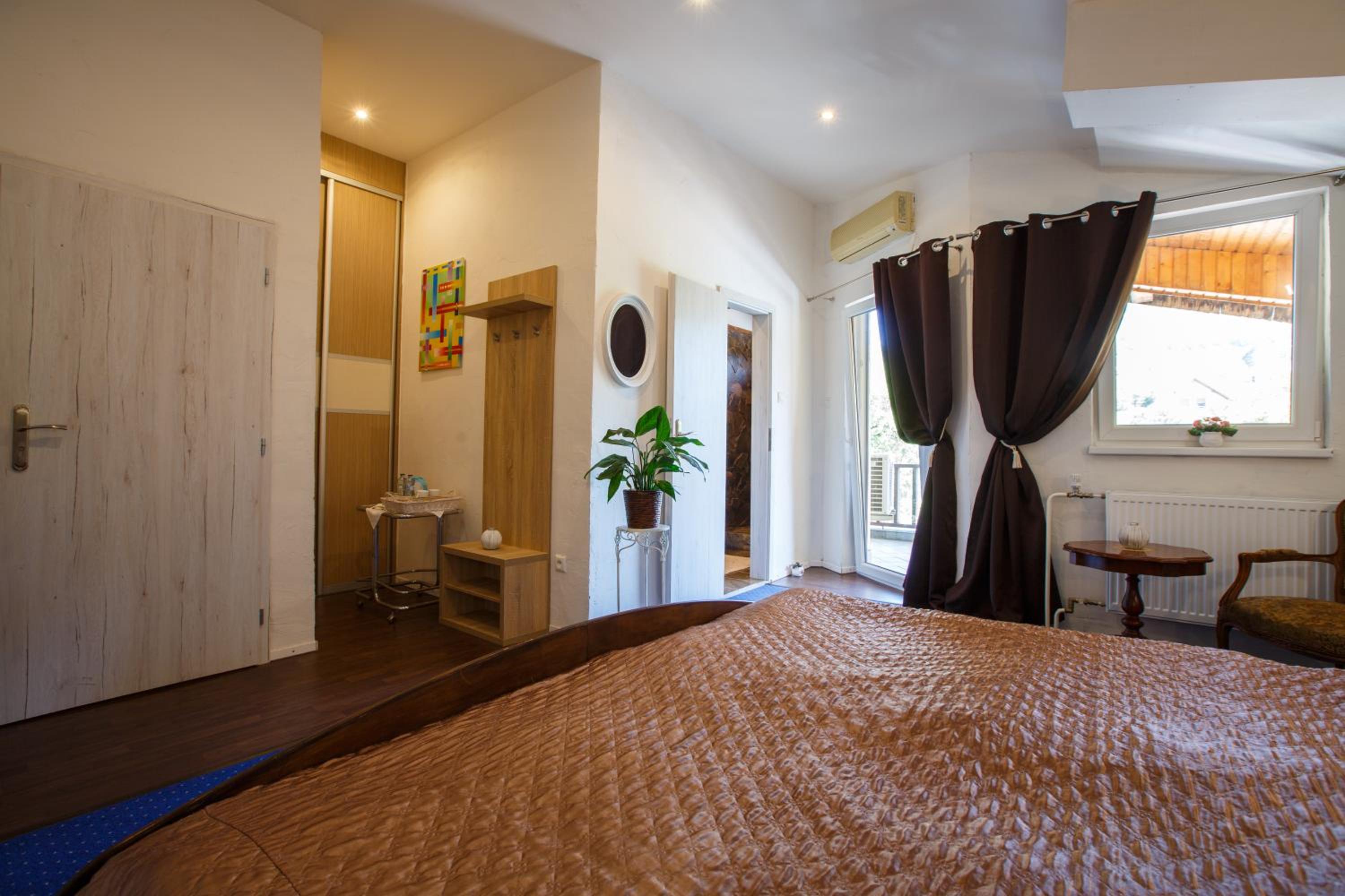 Double or Twin Room - Photo 2
