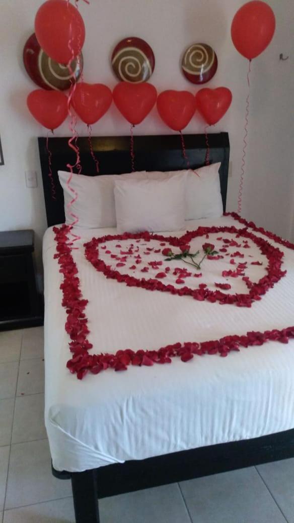 Queen Room with Pool View - Photo 1