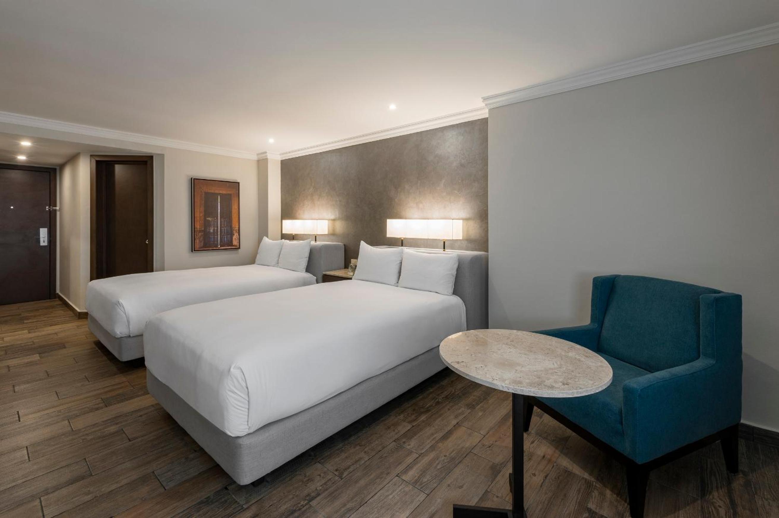 Double Room - High Floor thumbnail 6