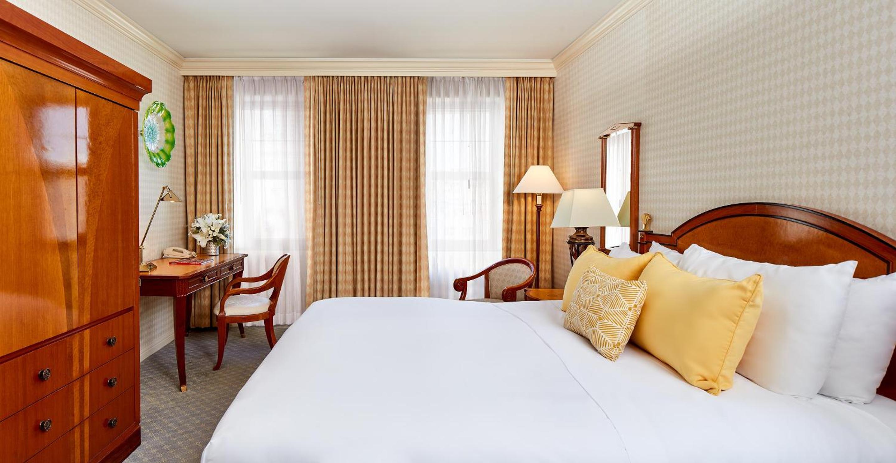 Deluxe King Room - Photo 2