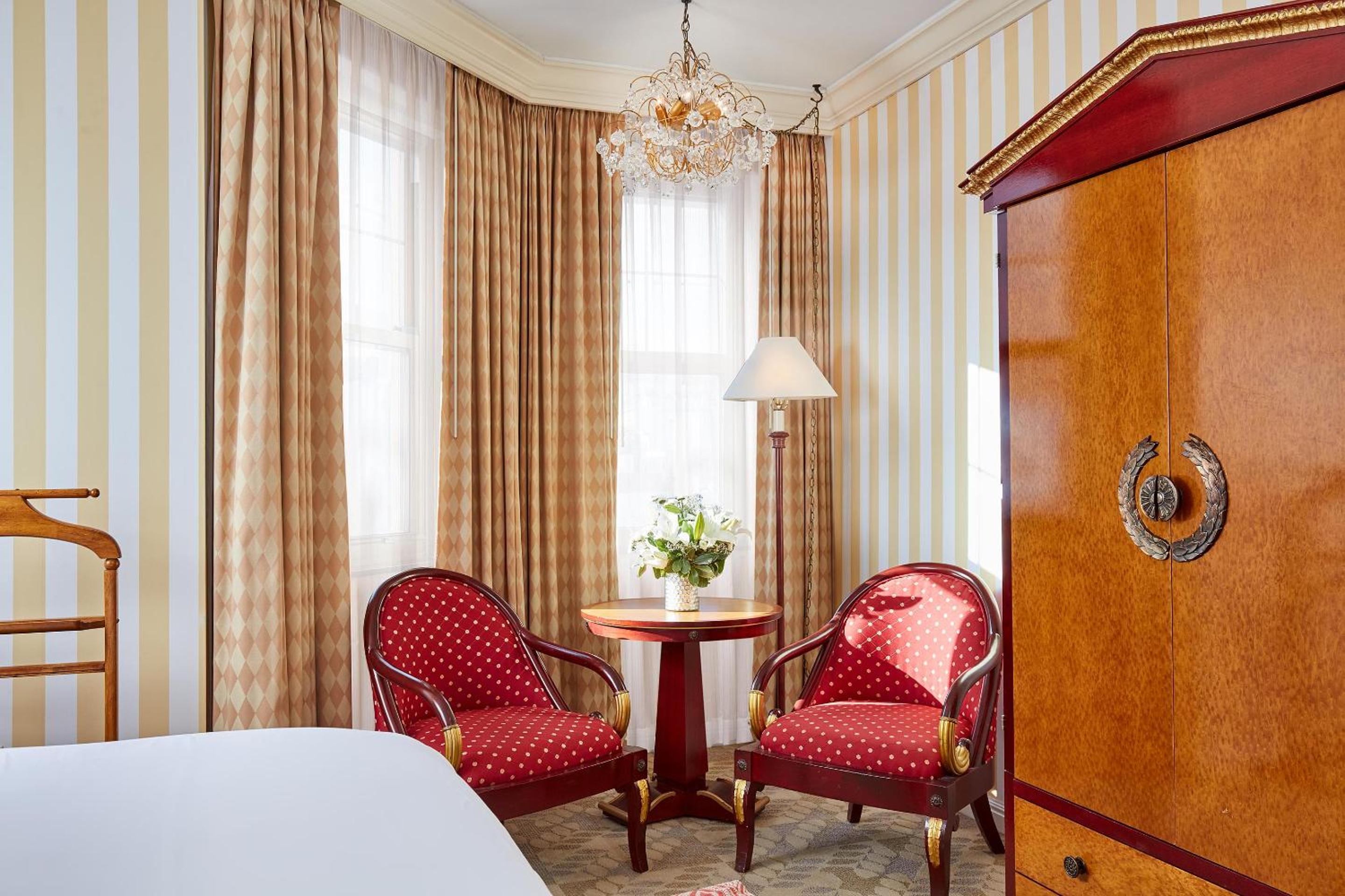 King Suite - Photo 10