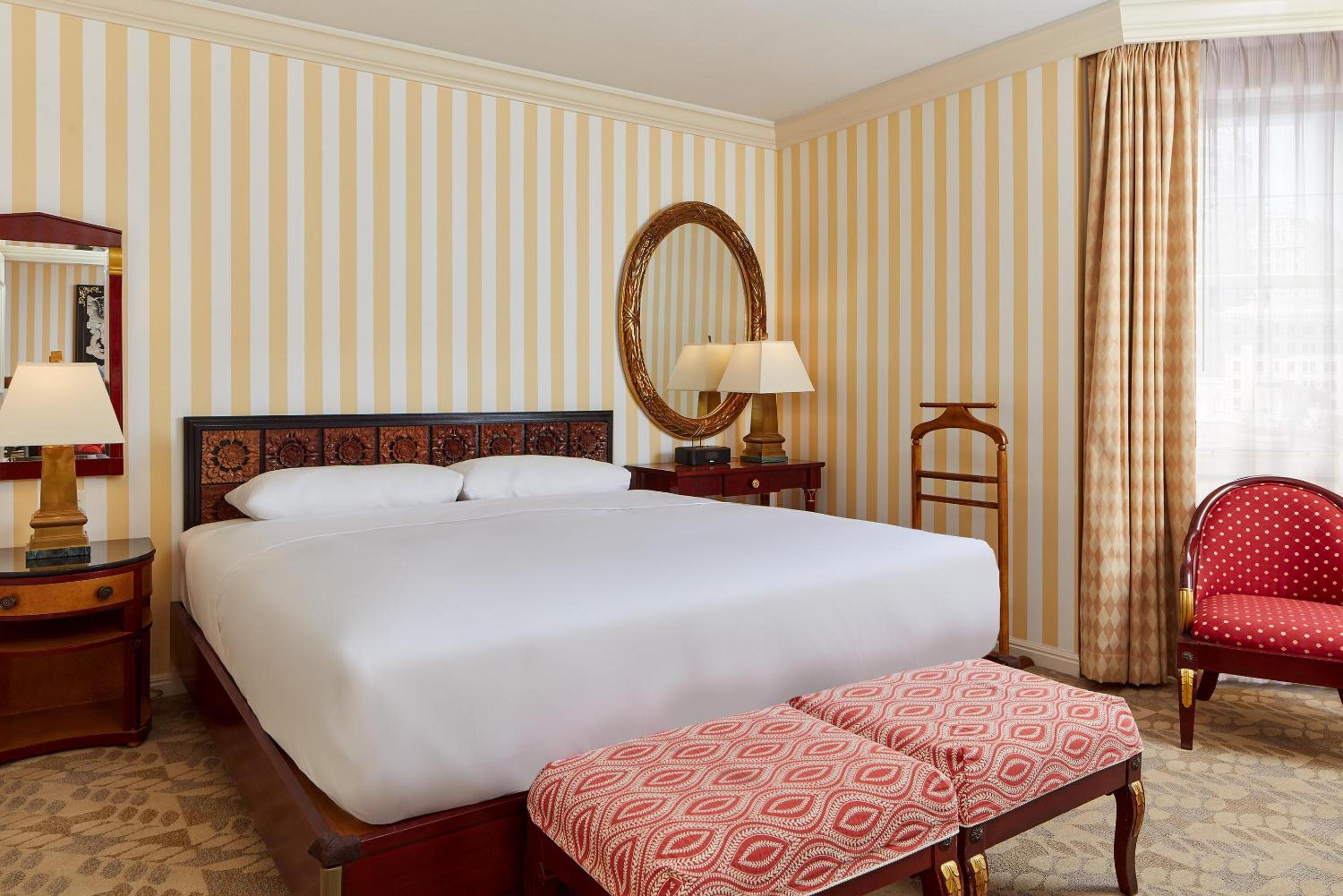 King Suite - Photo 2