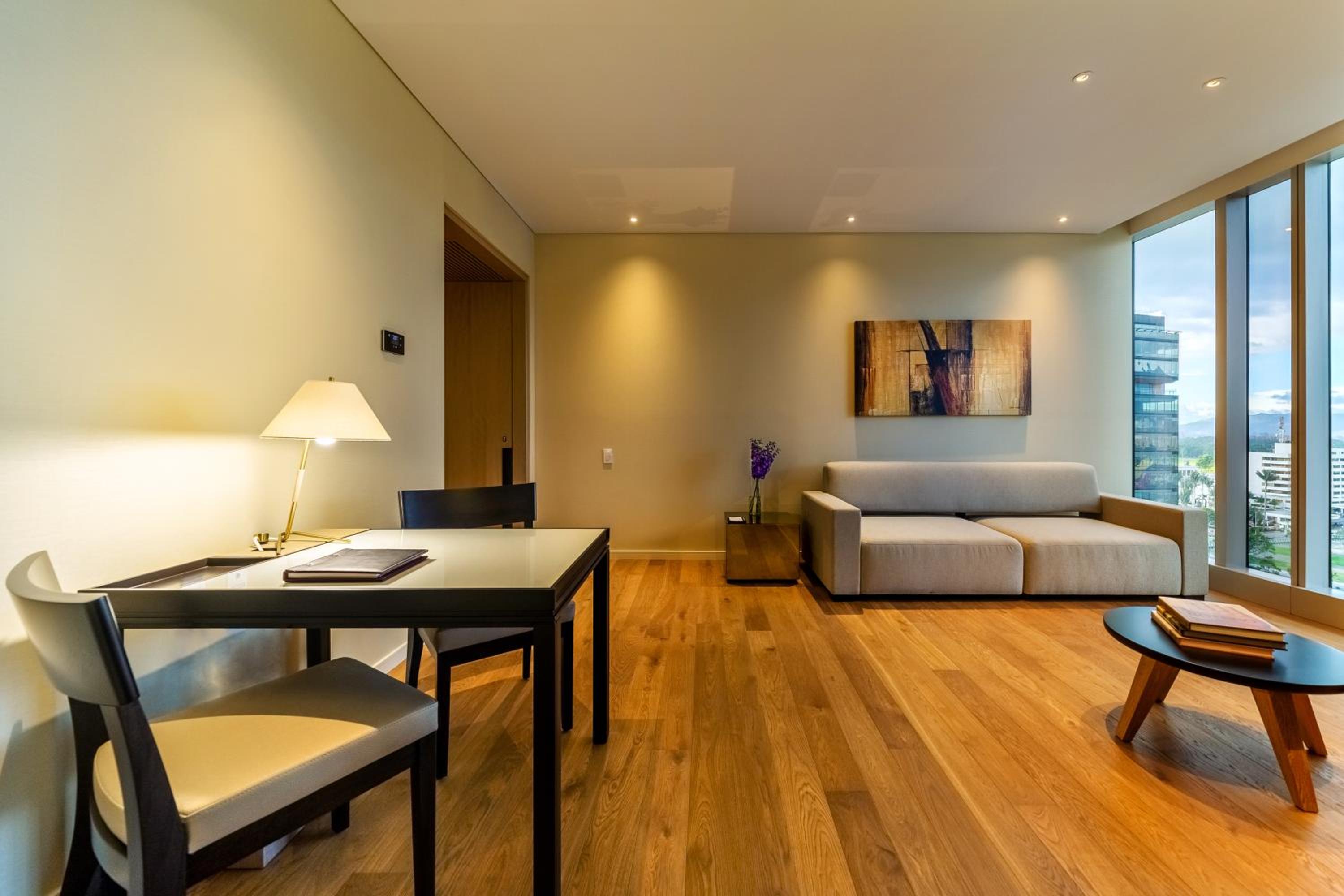 Corner King Suite
