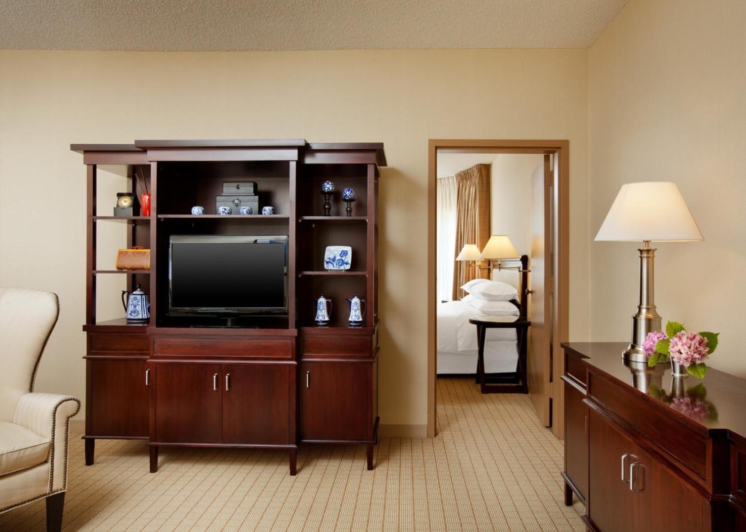 Turret One-Bedroom King Suite with Sofa Bed