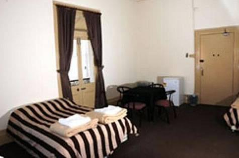 6-Bed Mixed Dormitory Room photo 2