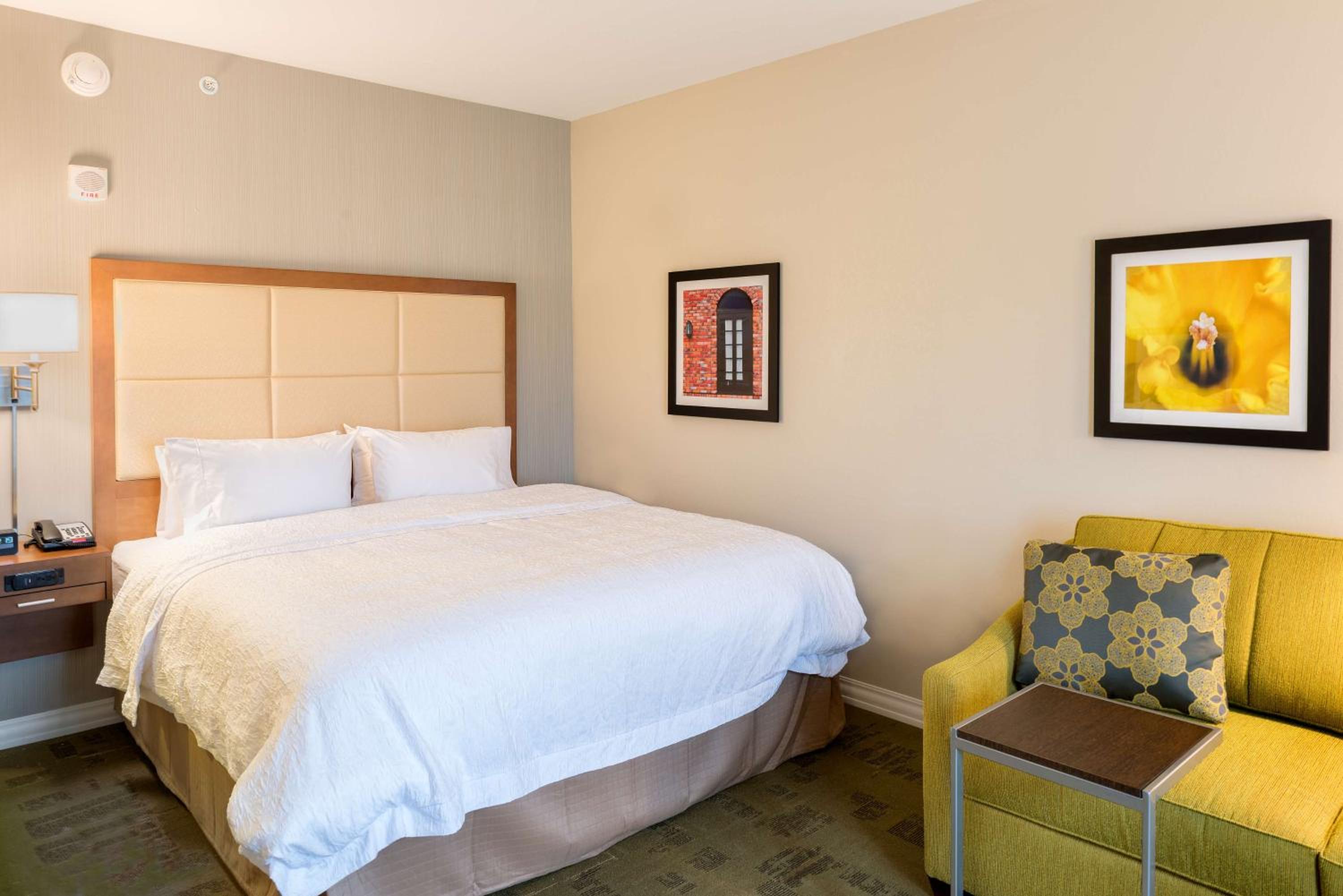 King Room with Accessible Tub - Mobility and Hearing Access/Non-Smoking