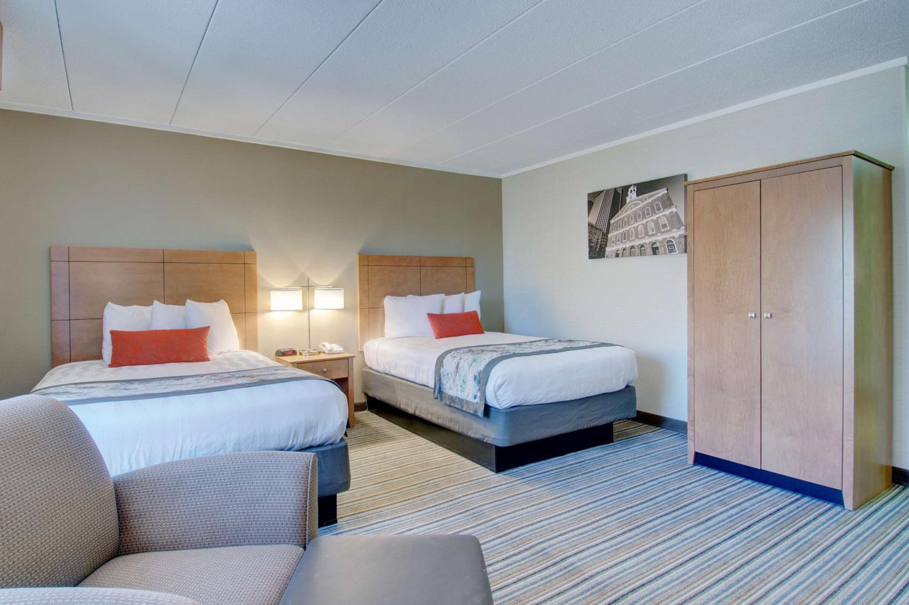 Double Room with Two Double Beds and Bath Tub - Mobility Accessible/Non-Smoking photo 3