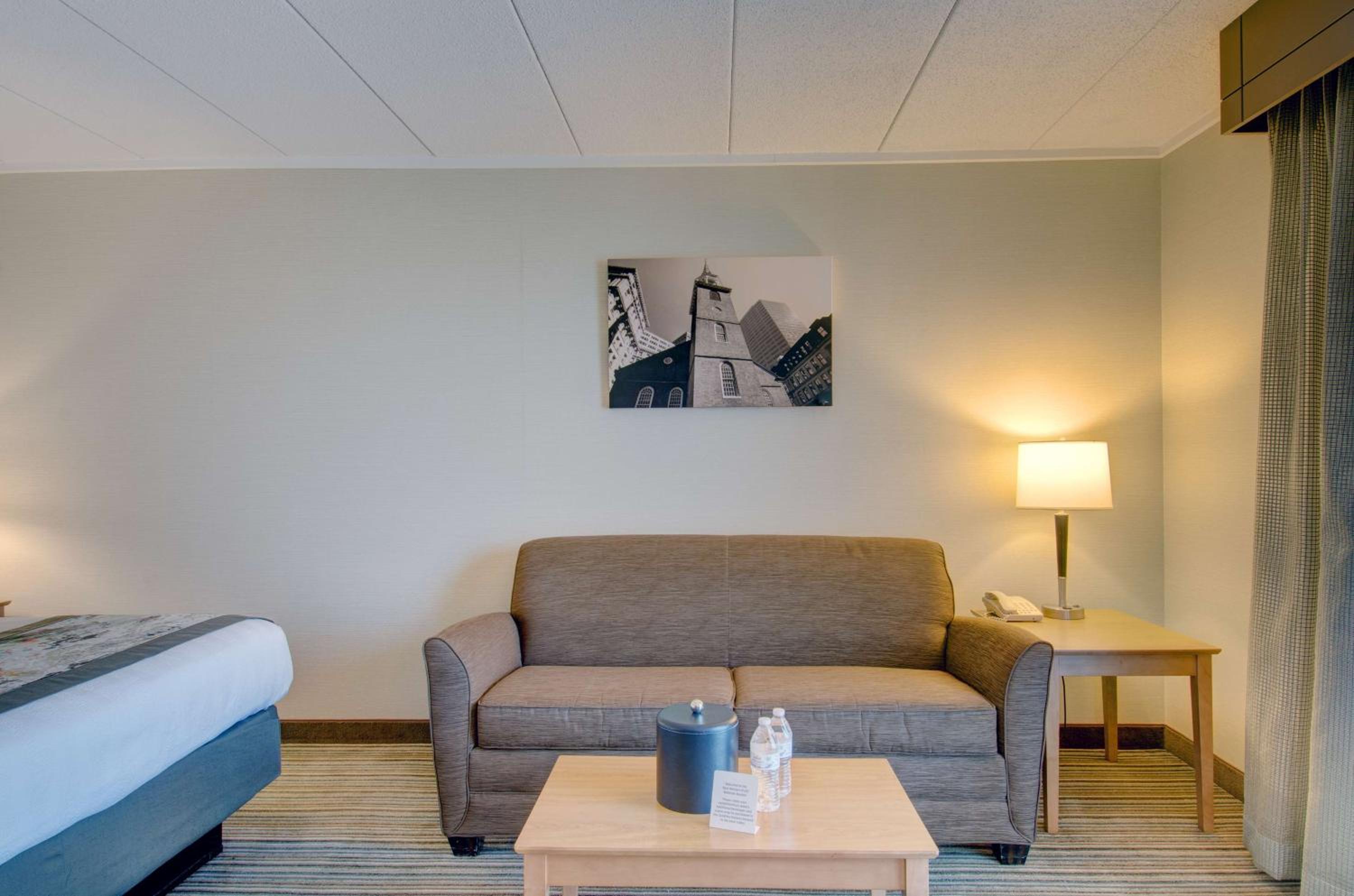 King Room with Sofa Bed and Balcony - Non-Smoking - Photo 4