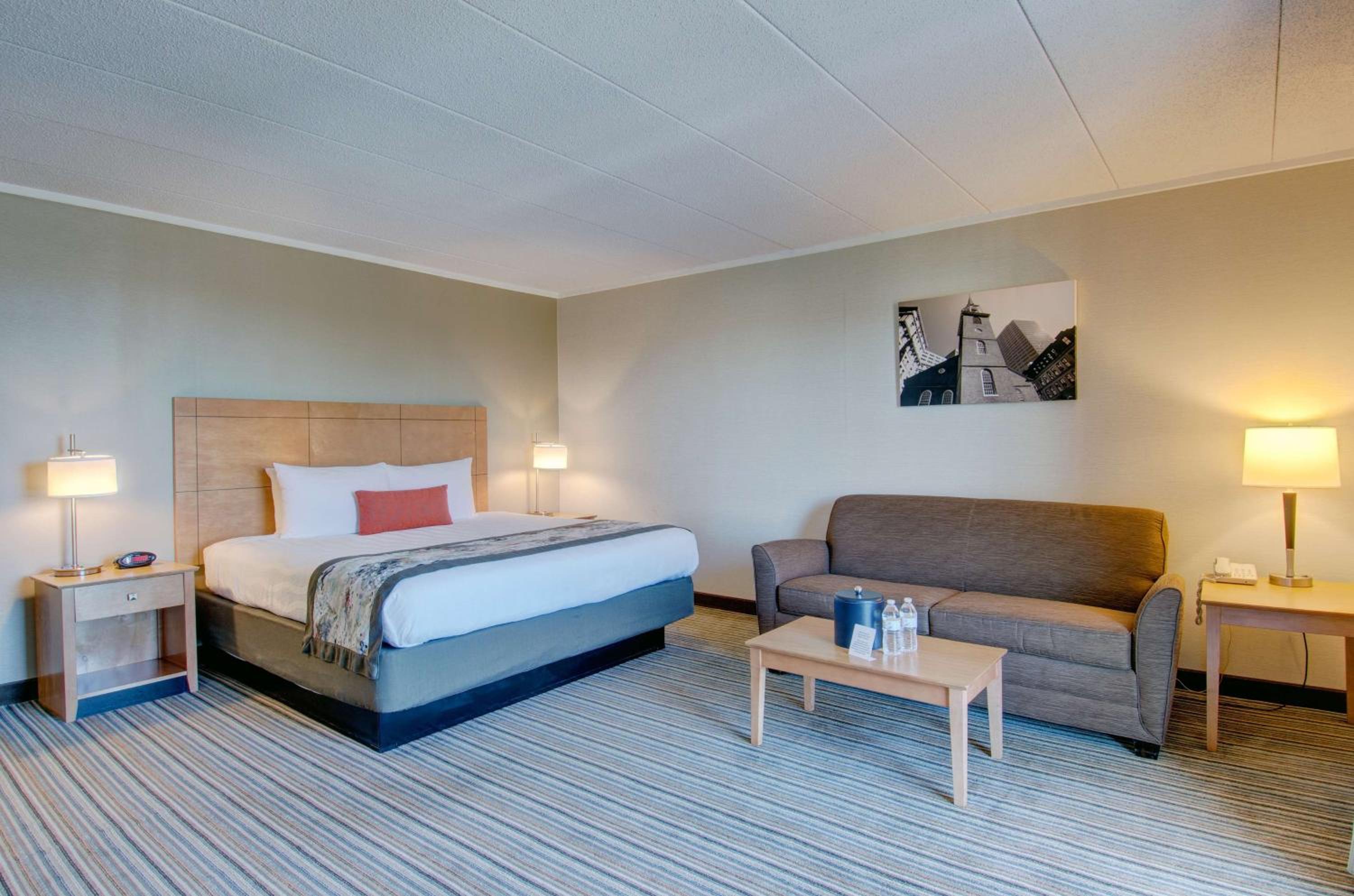 King Room with Sofa Bed and Balcony - Non-Smoking - Photo 3