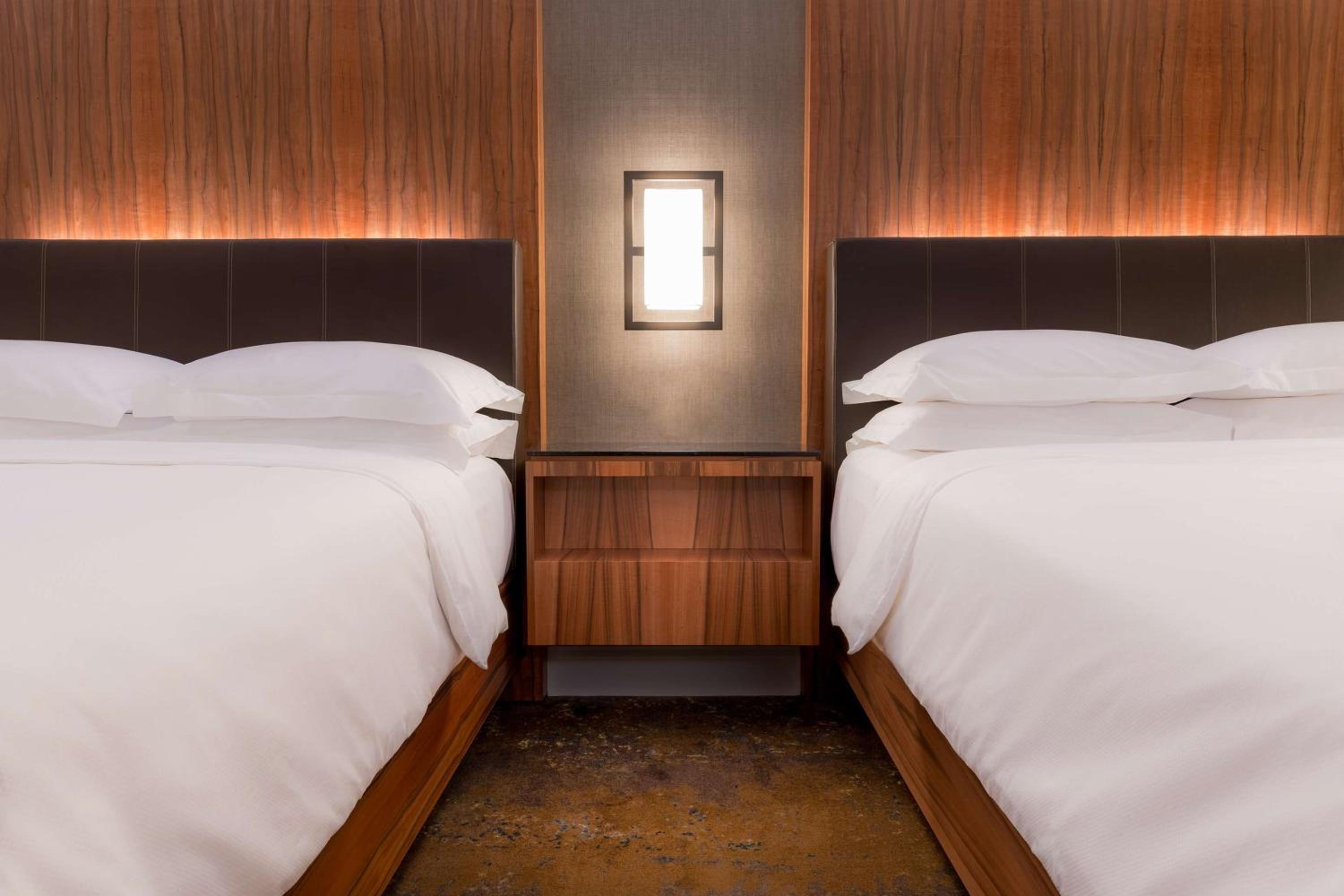 Queen Room with Two Queen Beds - Club Access - Photo 19