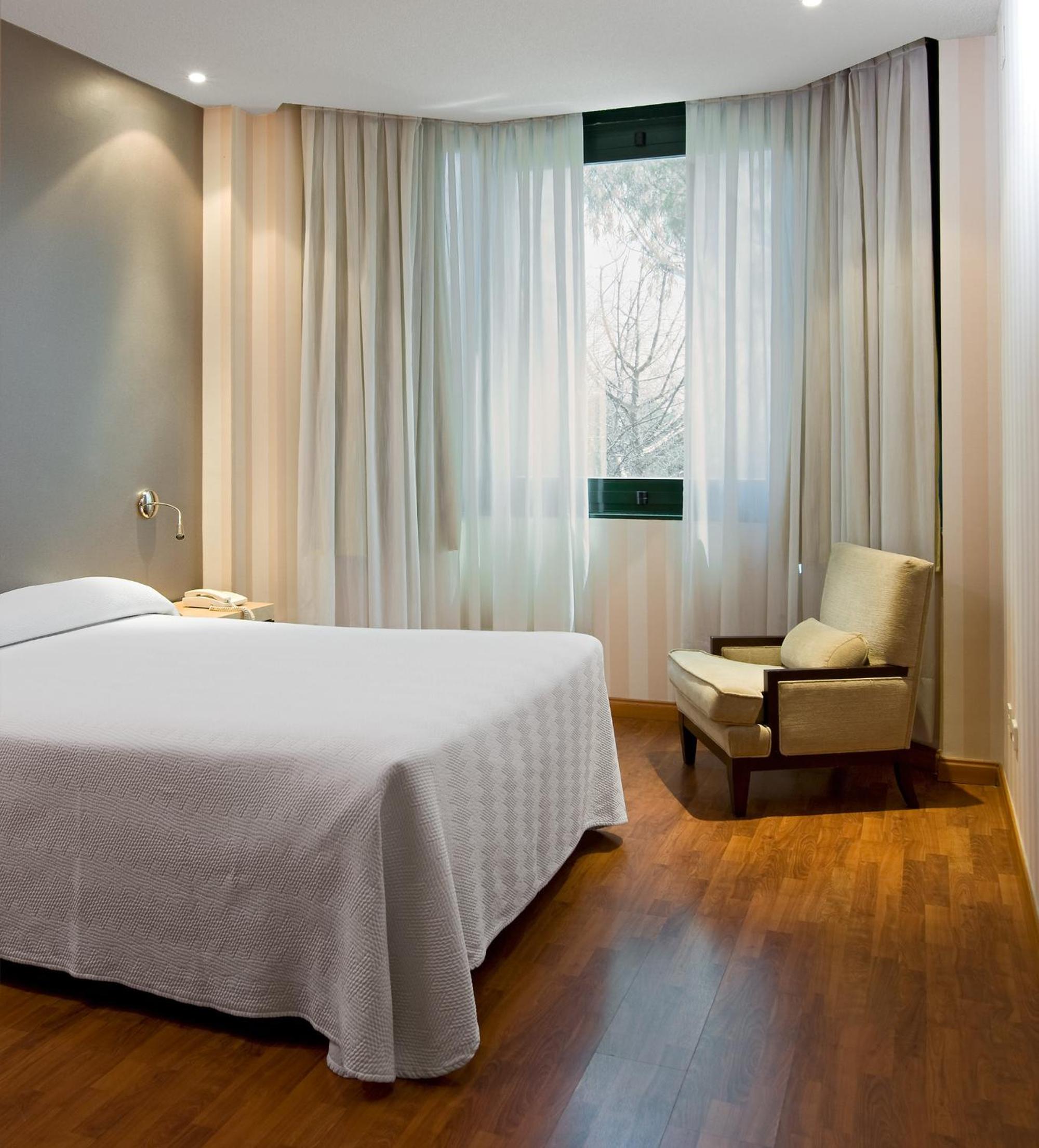 Double or Twin Room - Photo 3