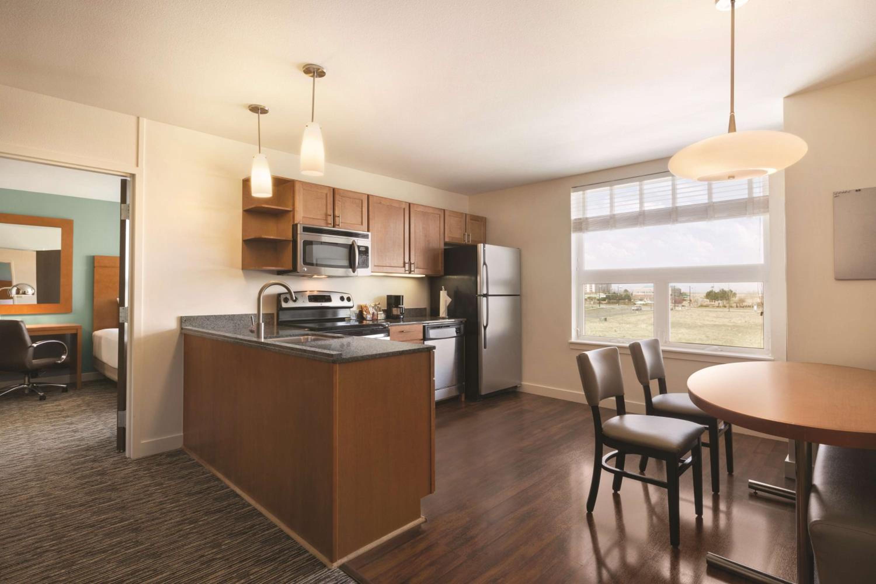 Two-Bedroom Trio Suite With Roll-In Shower - Mobility Accessible photo 3