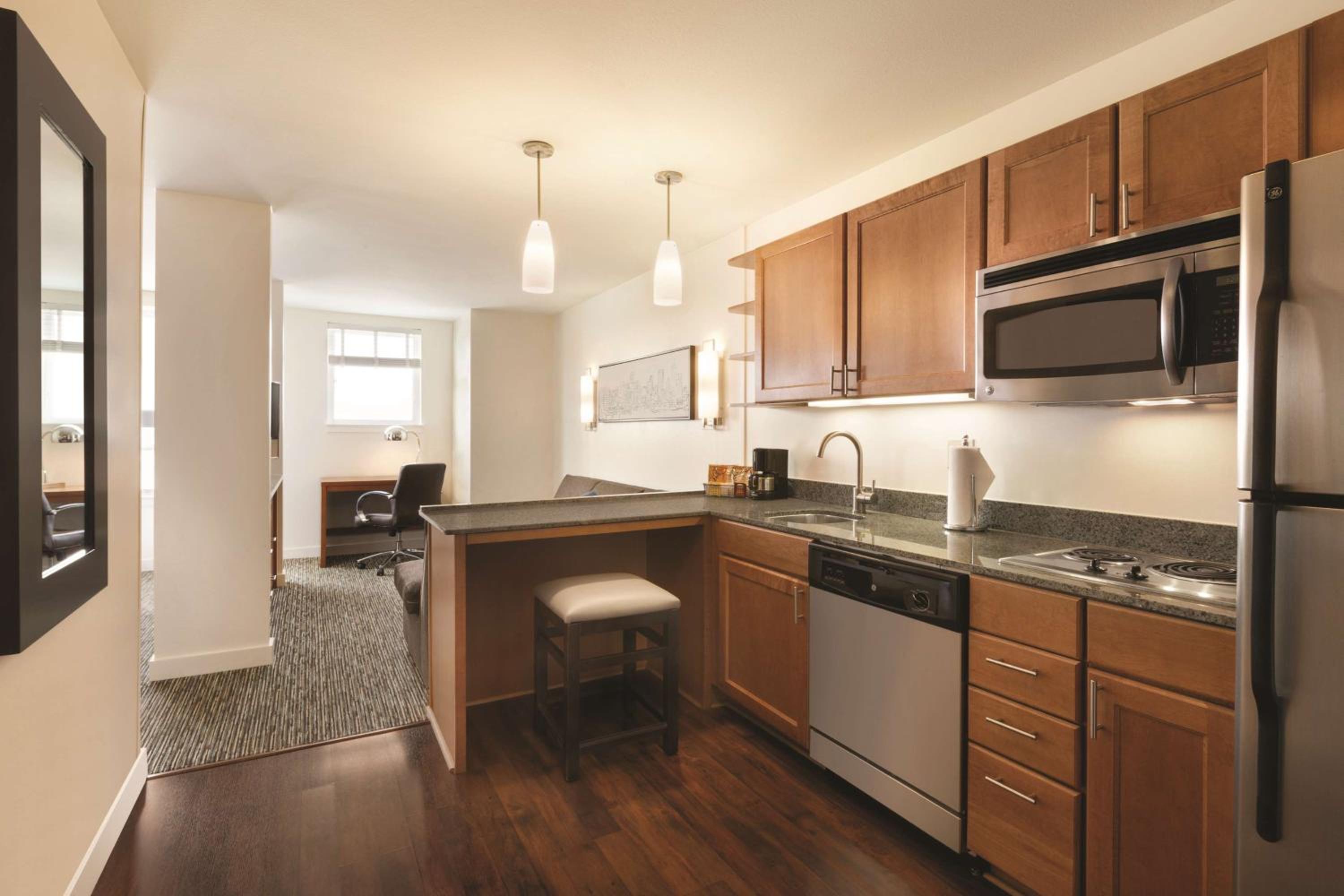 Studio Suite with Mountain View - Photo 2