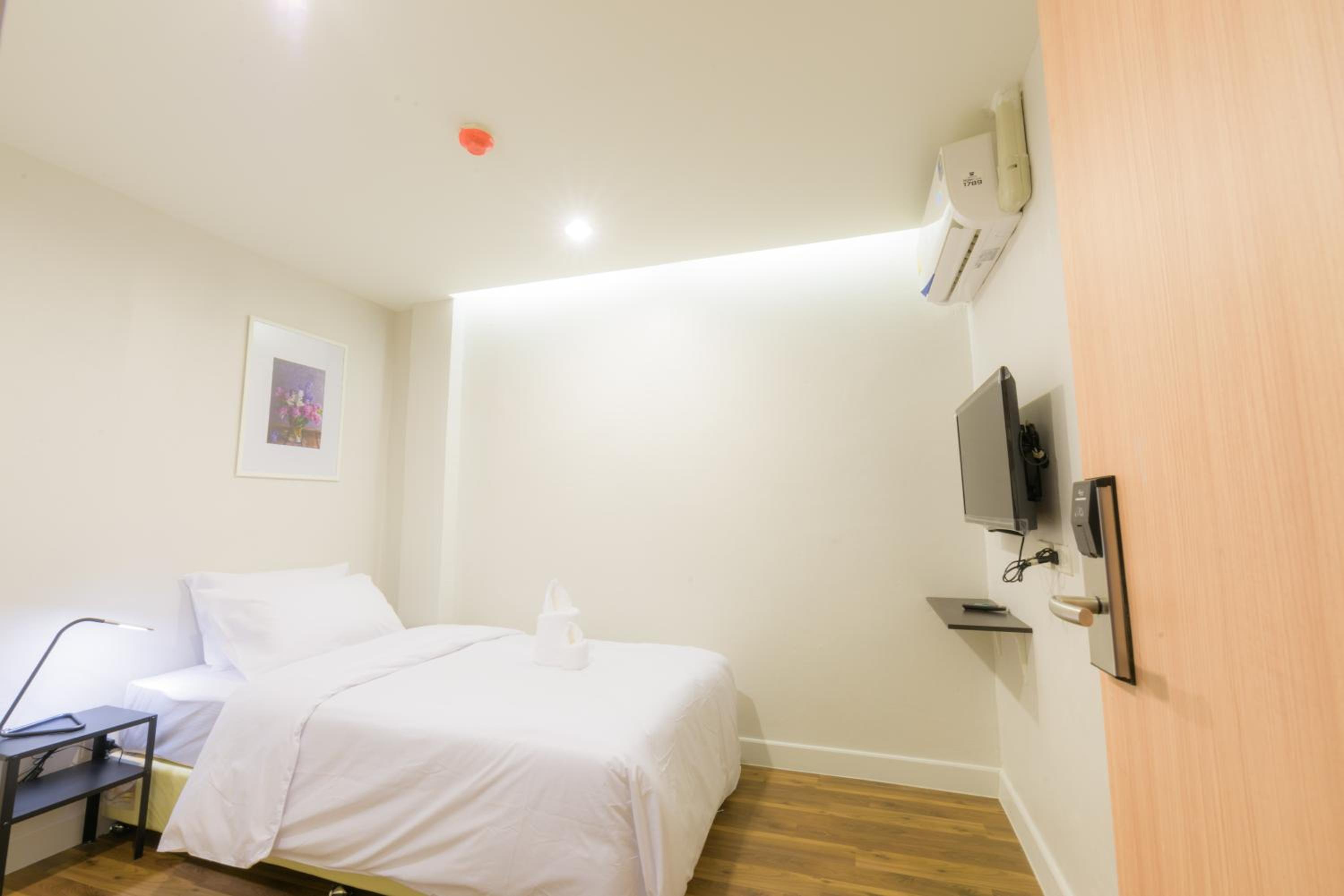 Standard Single Room (No Window) photo 1