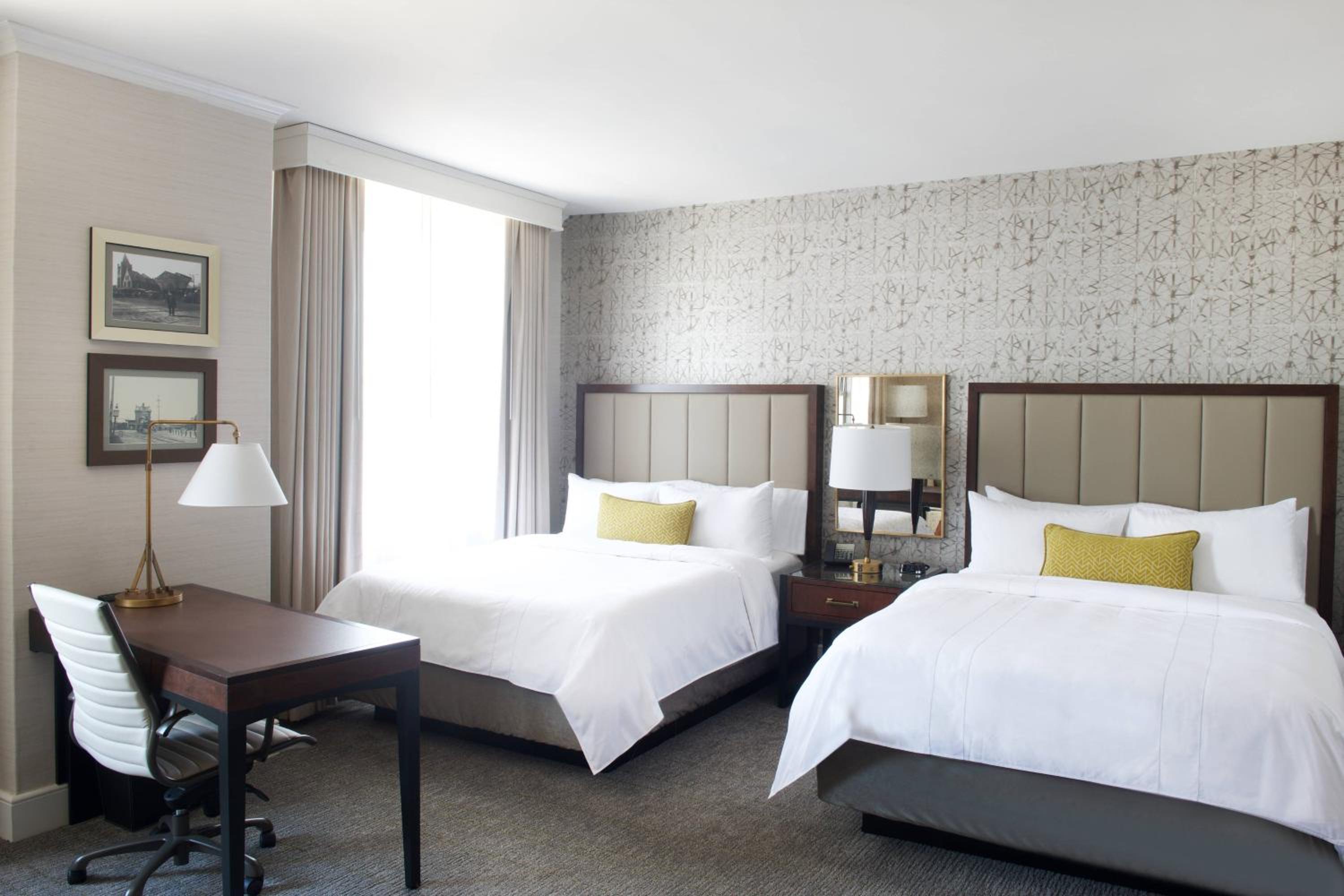 Club Queen Room
