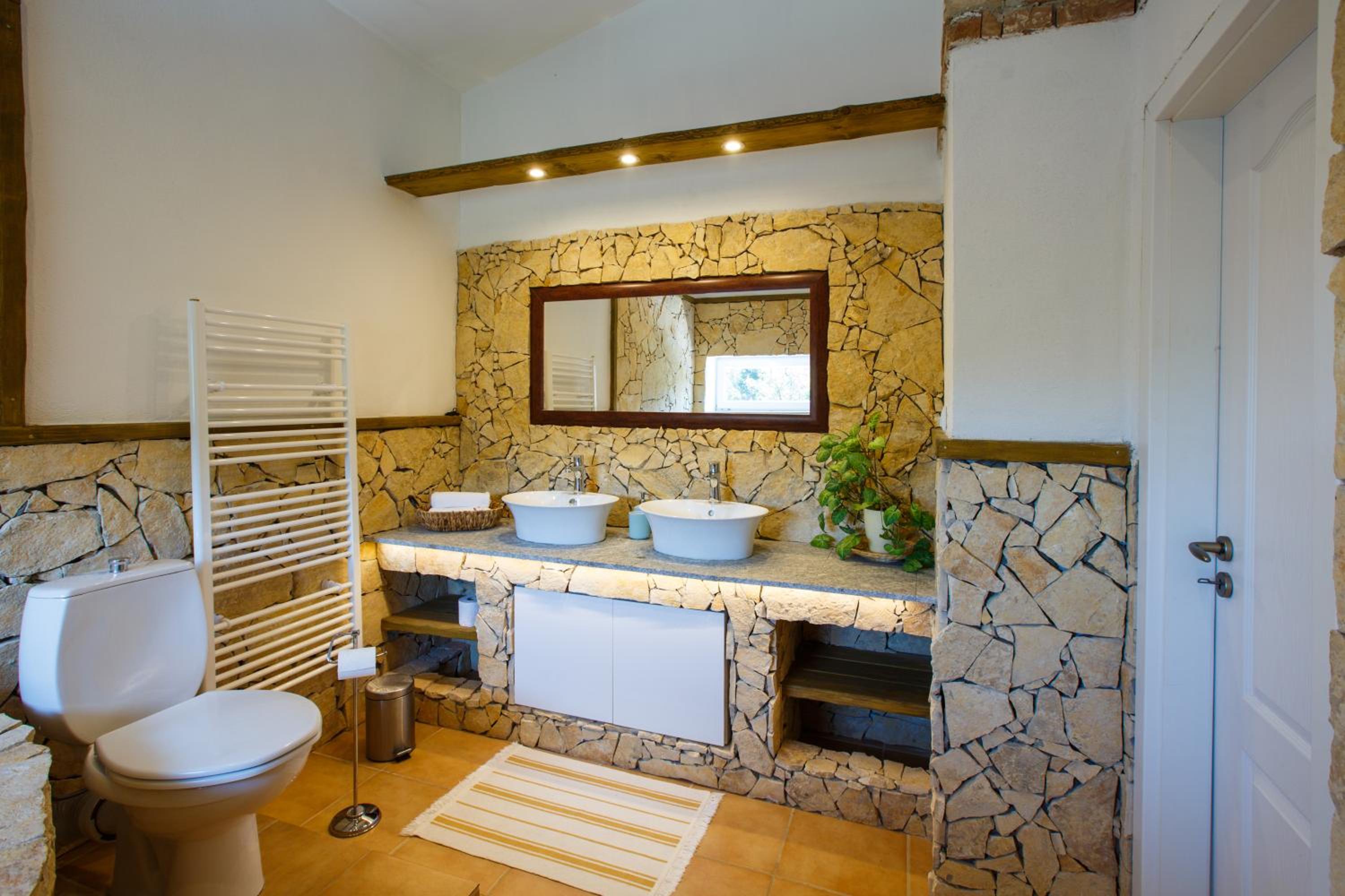 Suite - Photo 9
