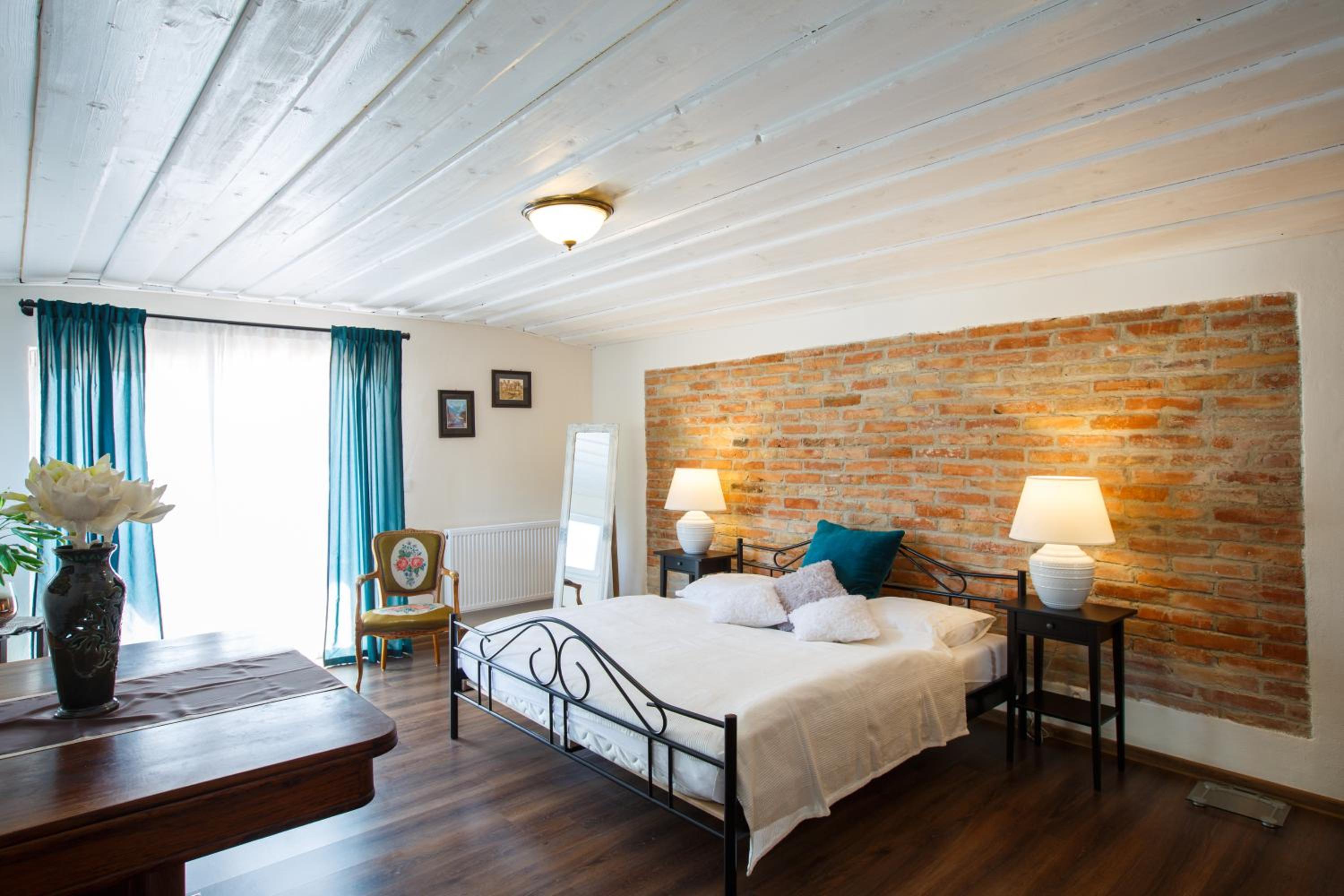 Suite - Photo 3
