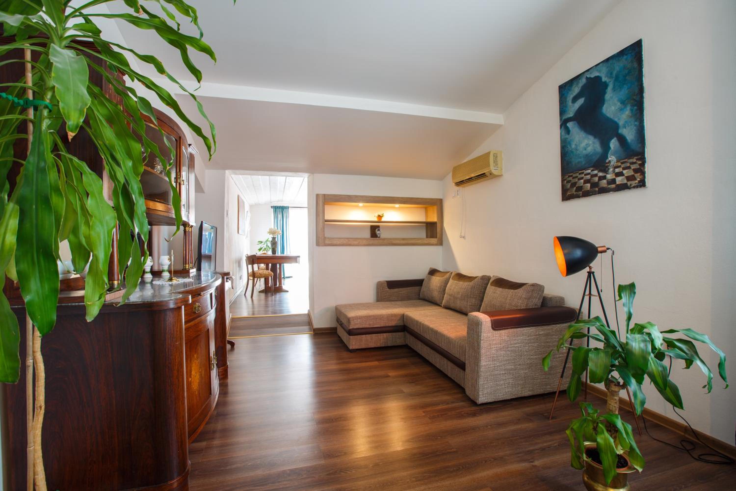 Suite - Photo 8