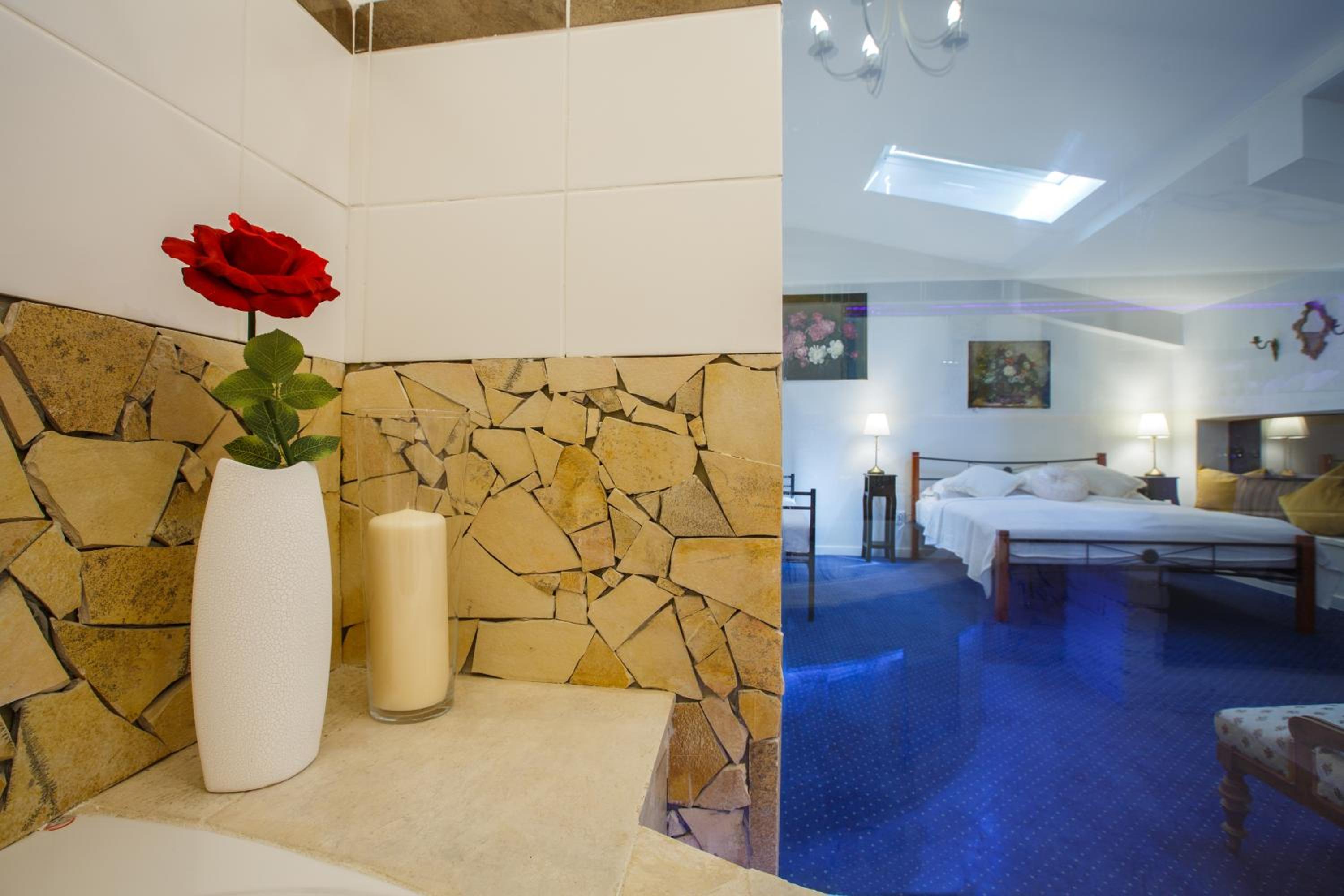 Double or Twin Room - Photo 6