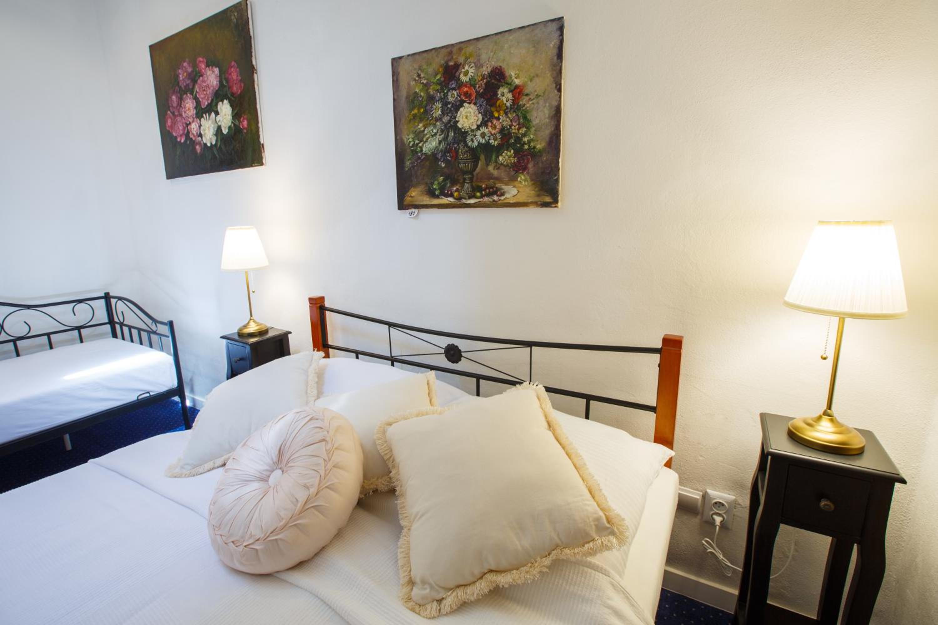 Double or Twin Room - Photo 15