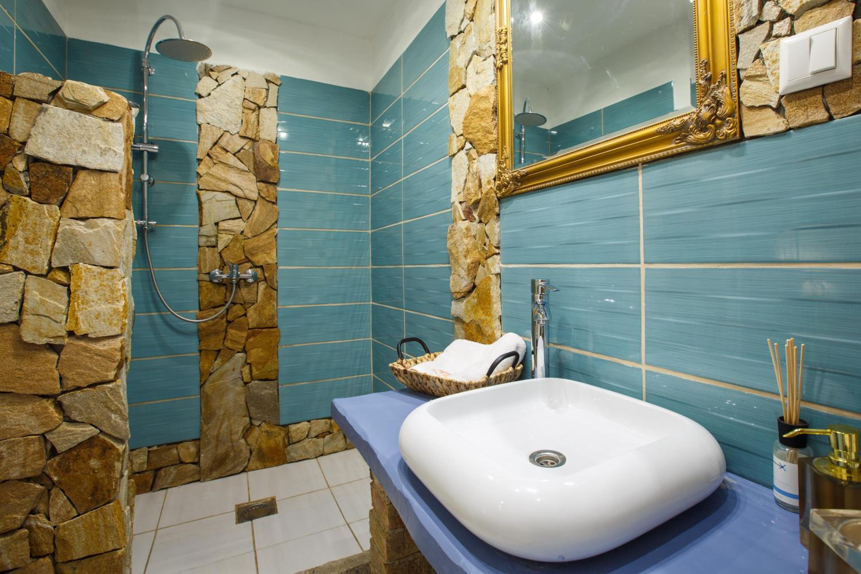 Double or Twin Room - Photo 12
