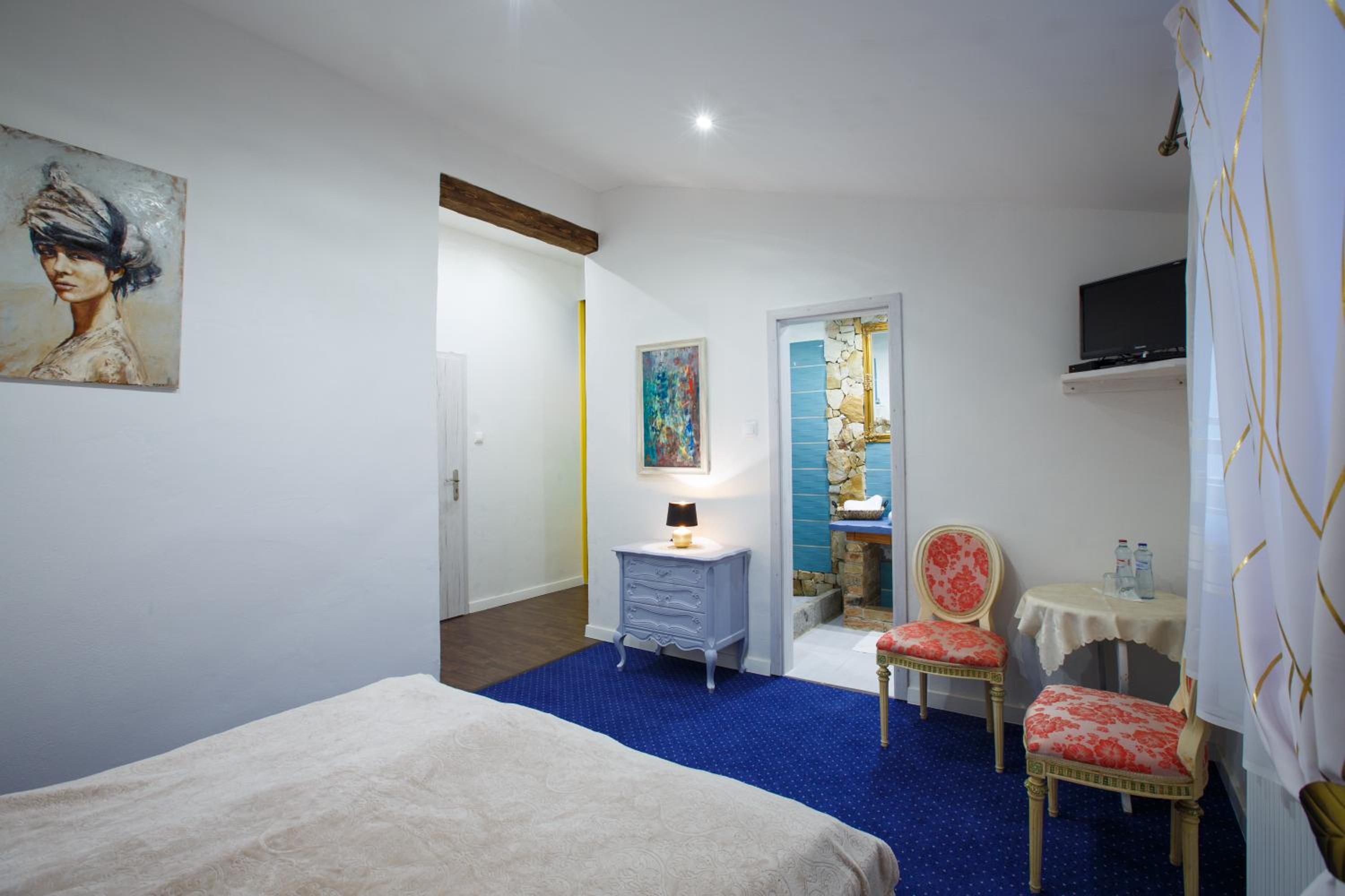 Double or Twin Room - Photo 13