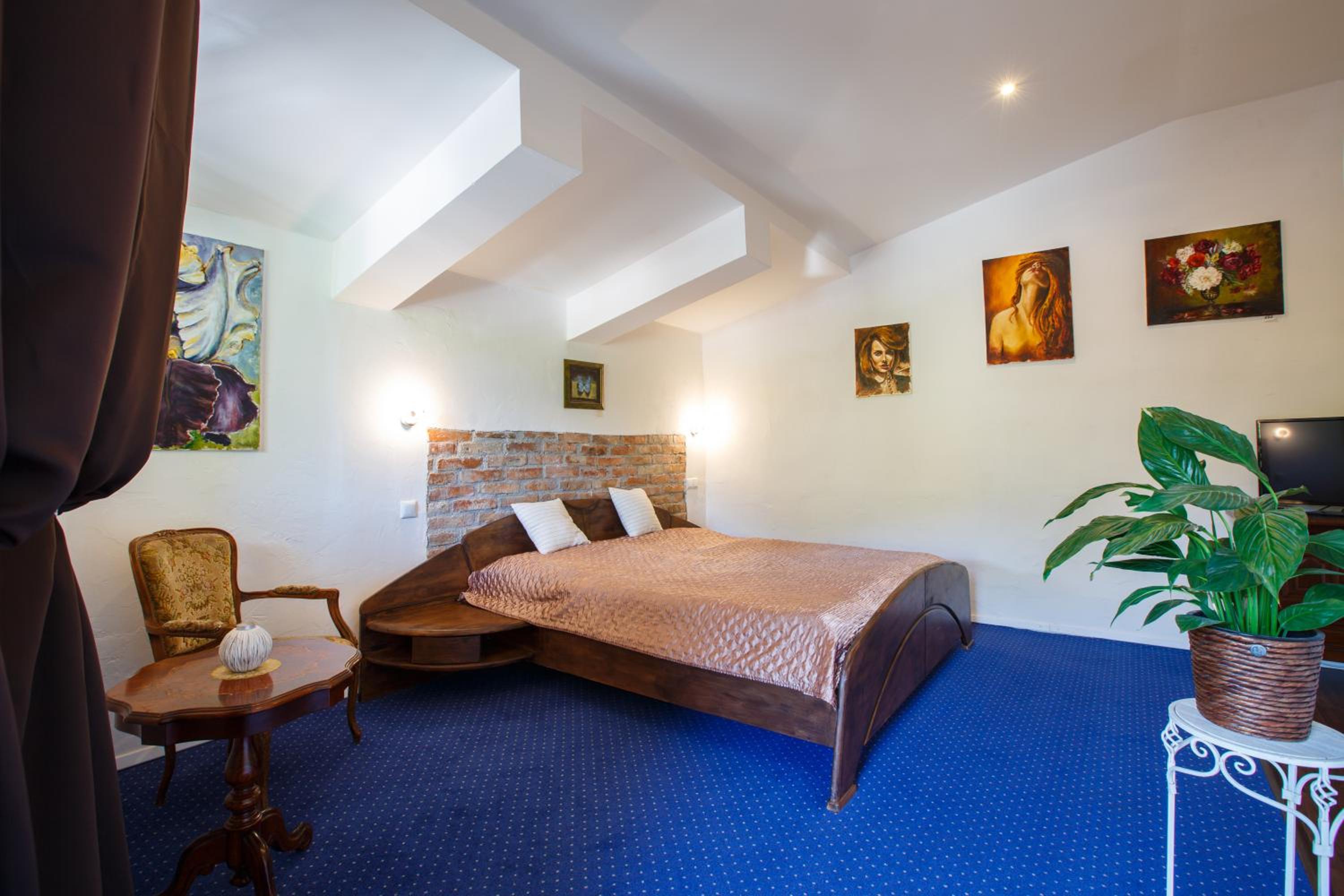 Double or Twin Room - Photo 5