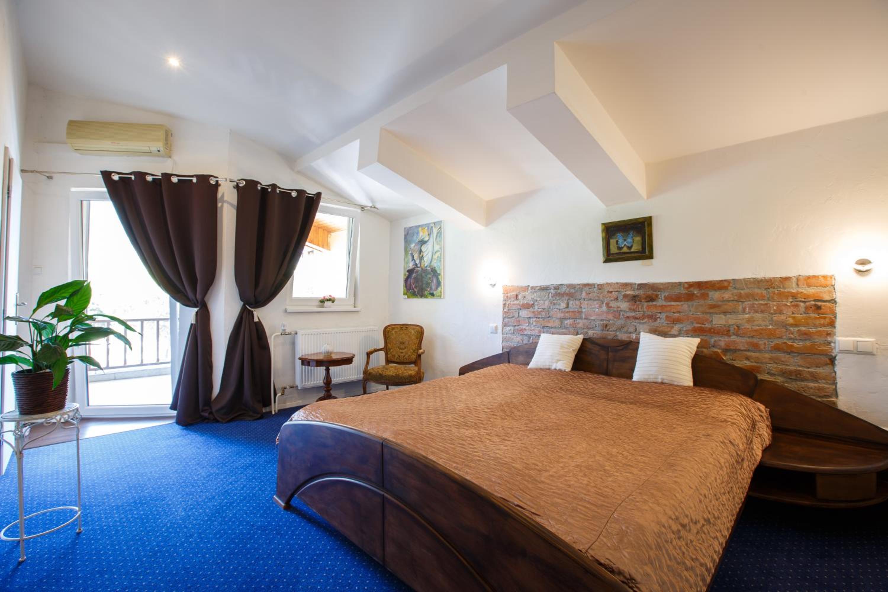 Double or Twin Room - Photo 8