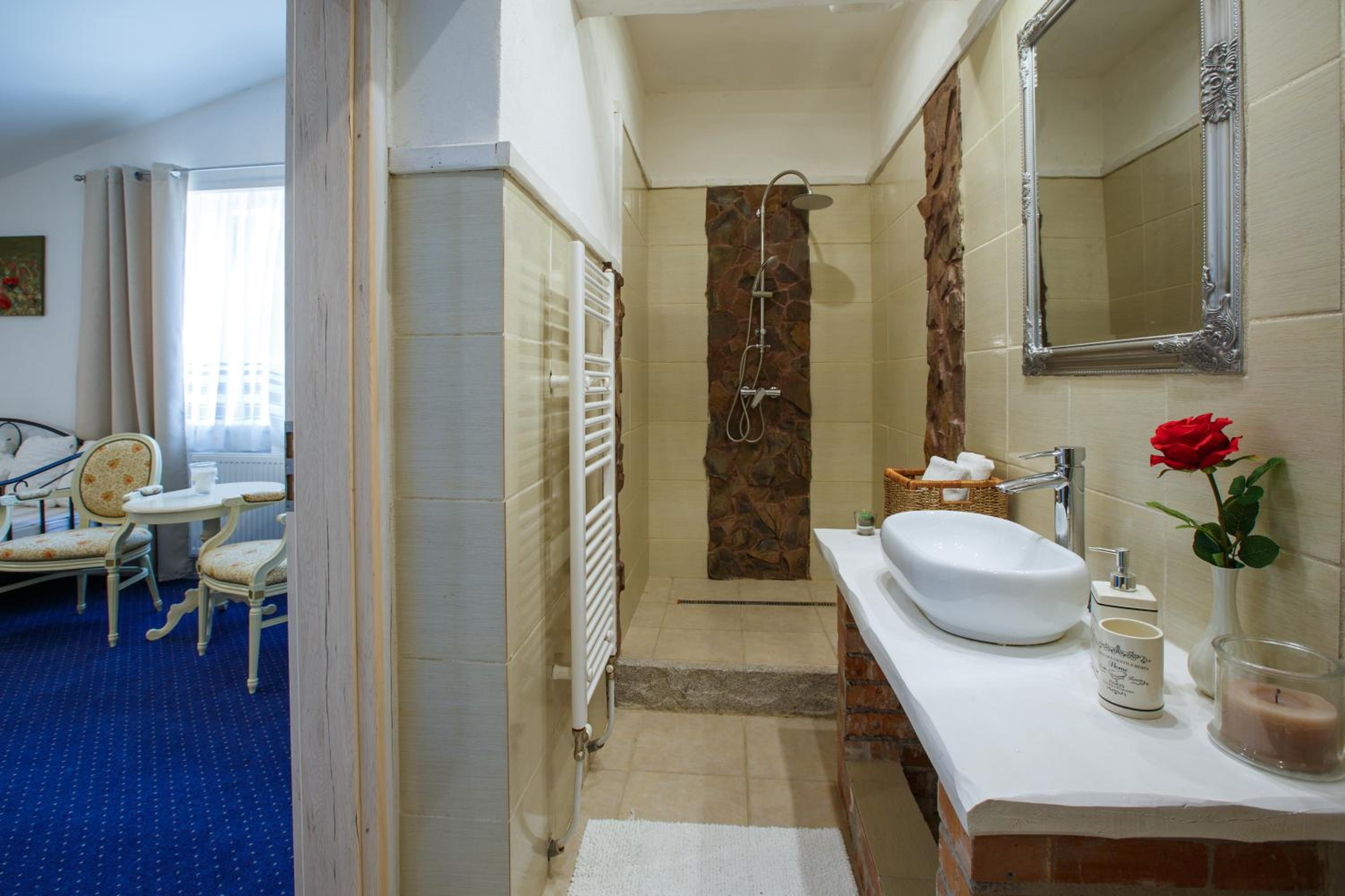Double or Twin Room - Photo 19