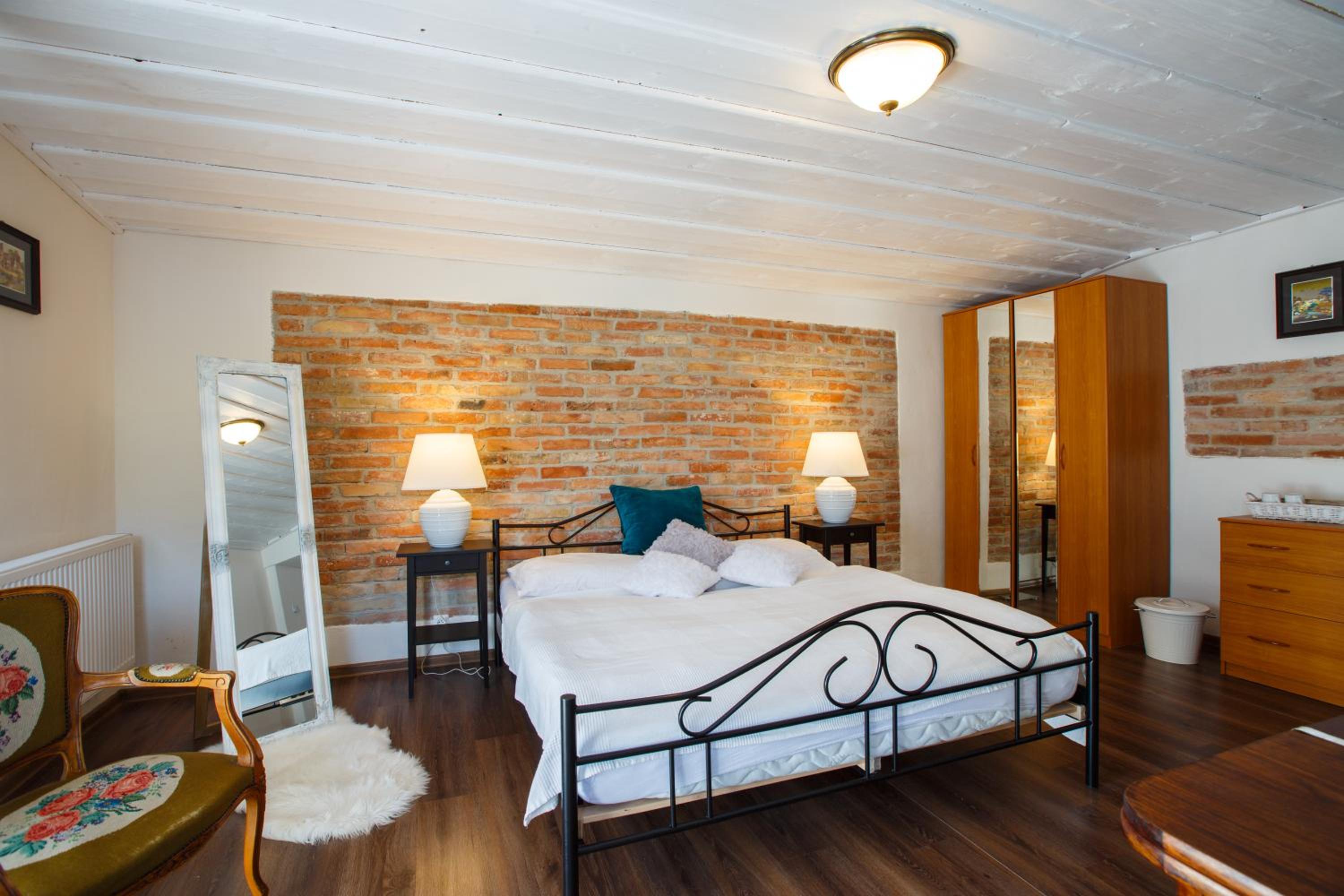 Suite - Photo 5