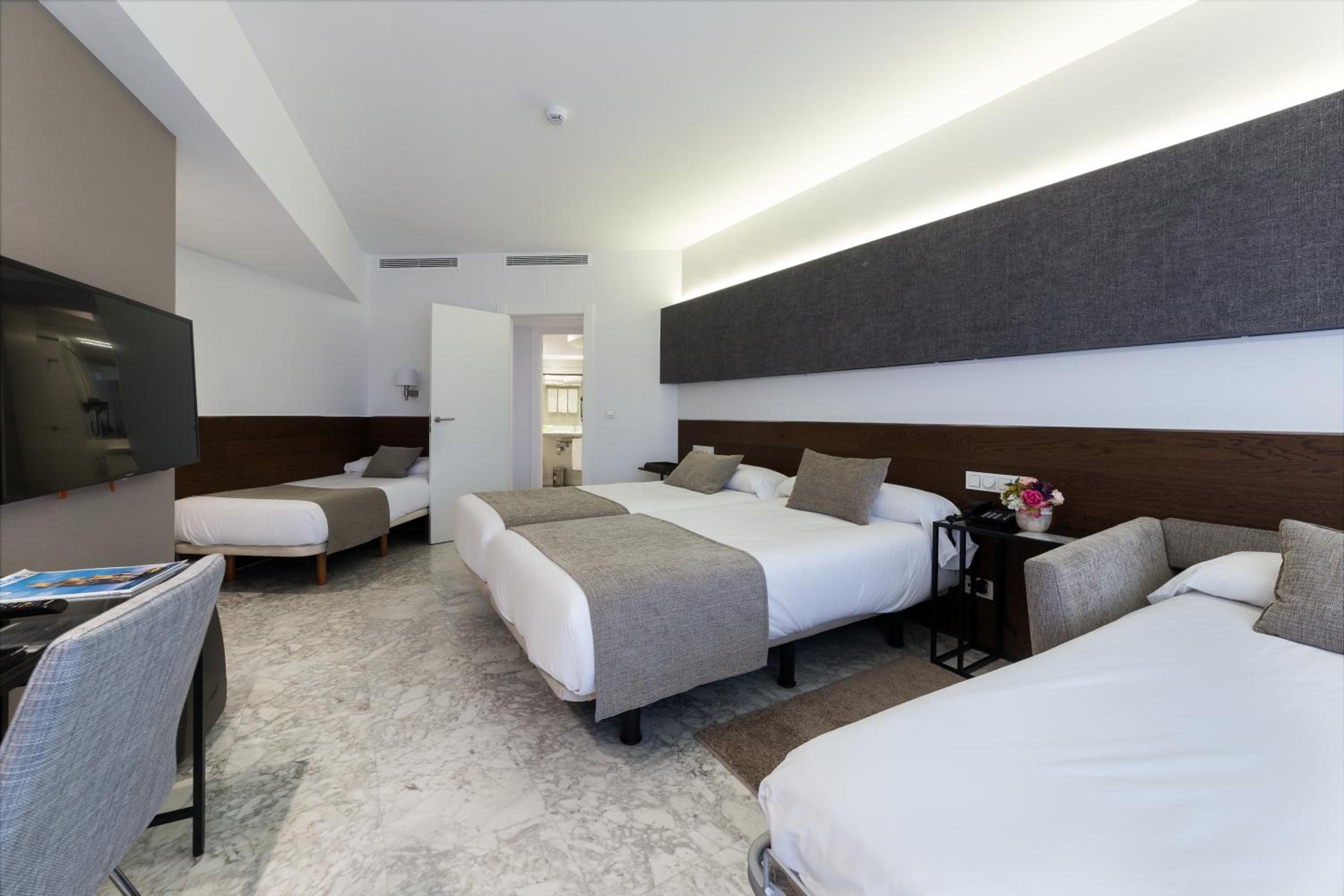 Habitación Triple con Sofá Cama