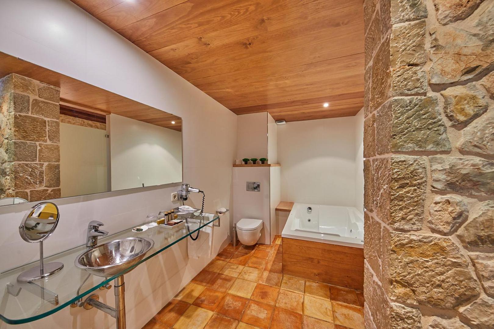 Suite con Jacuzzi Suite con Jacuzzi