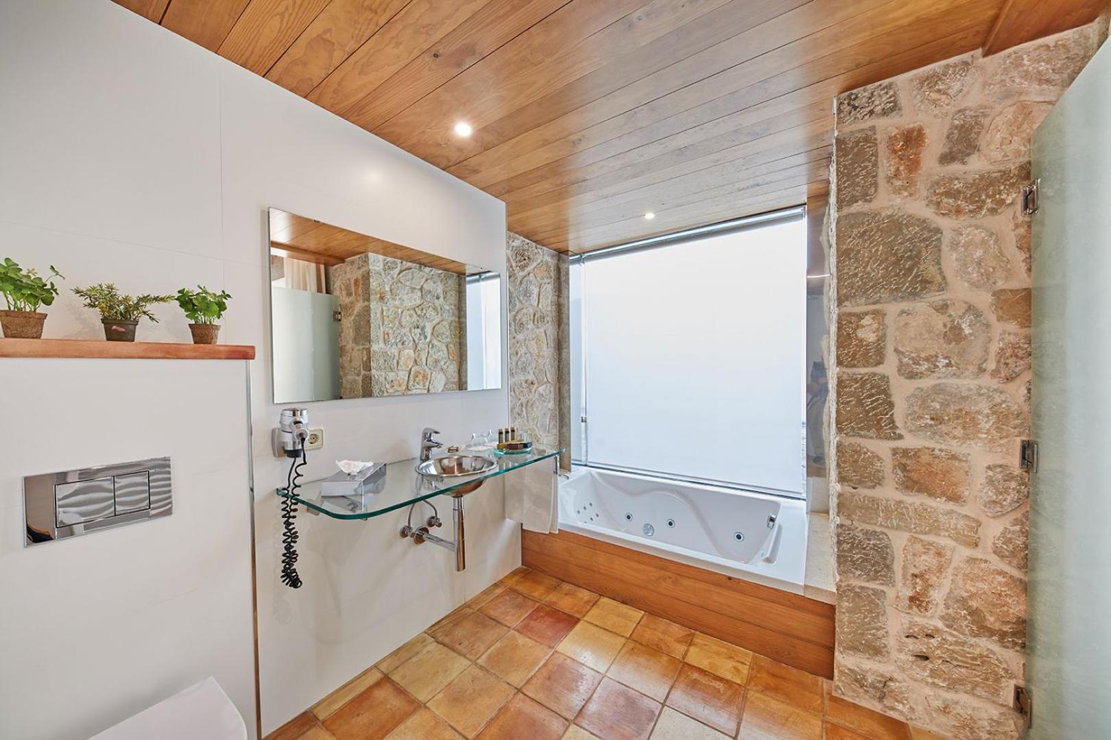 Suite con Jacuzzi Suite con Jacuzzi