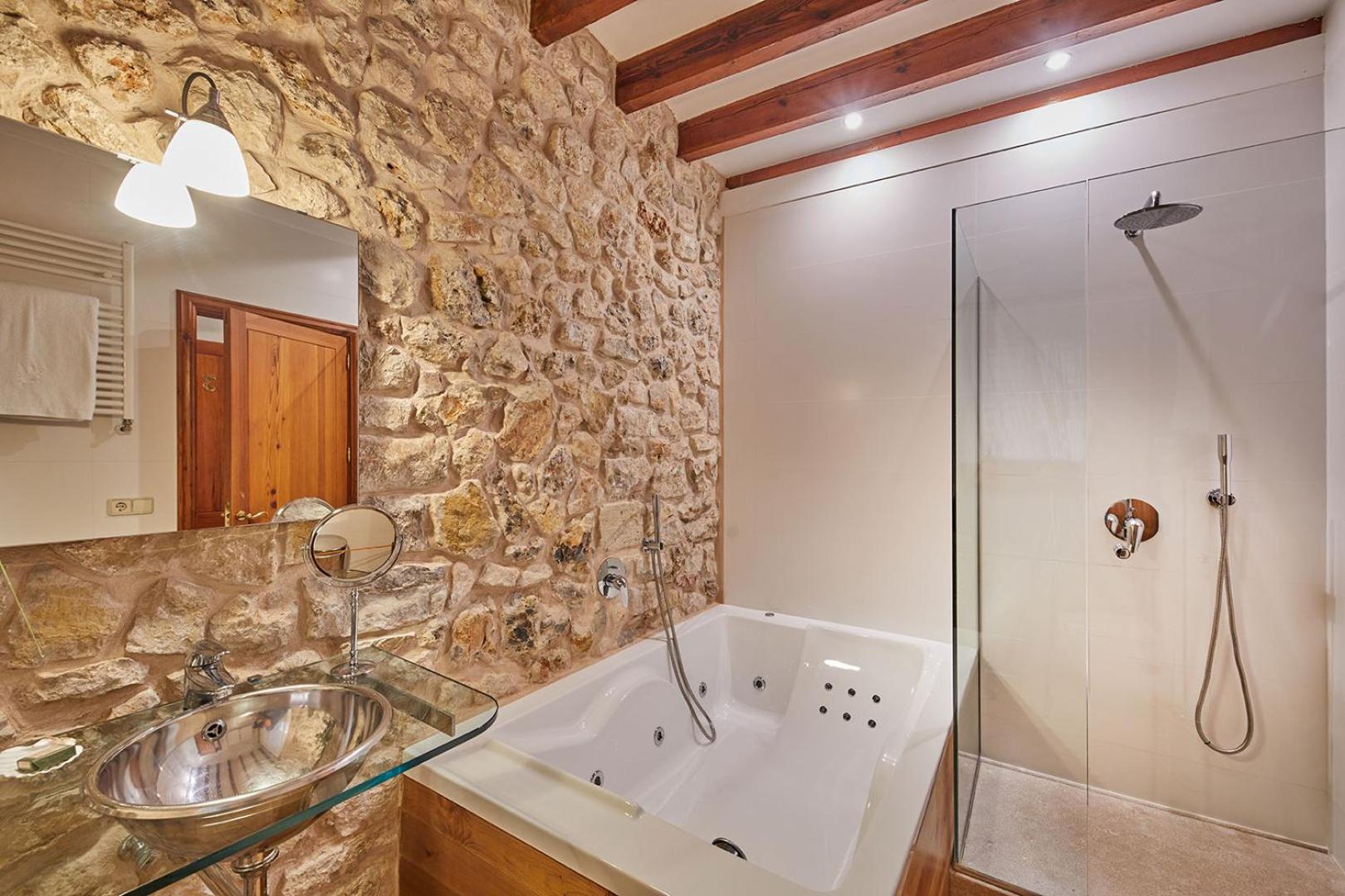Habitación Doble Superior con Bañera de Hidromasaje Habitación Doble Superior con Bañera de Hidromasaje