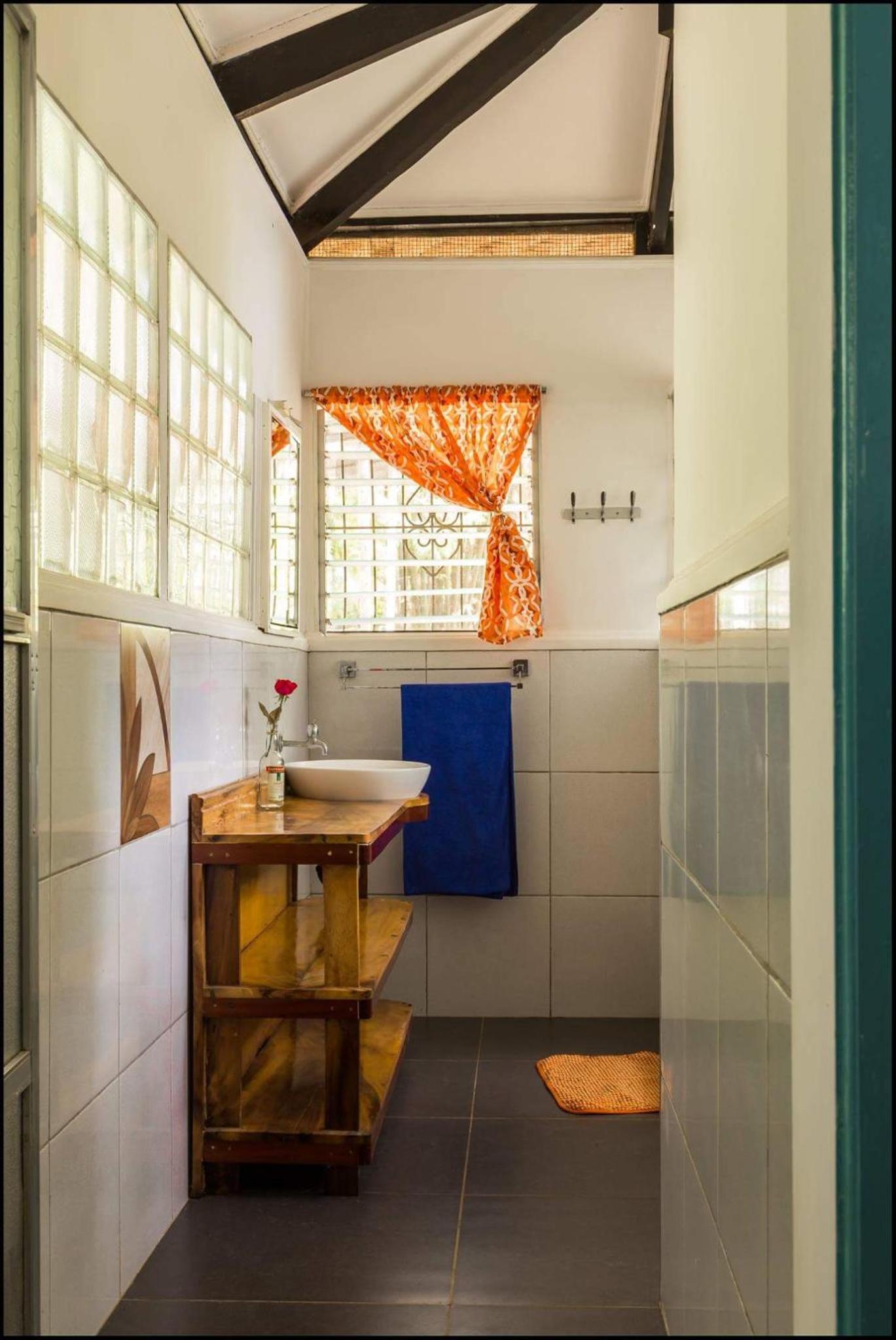 Two-Bedroom House - Photo 23