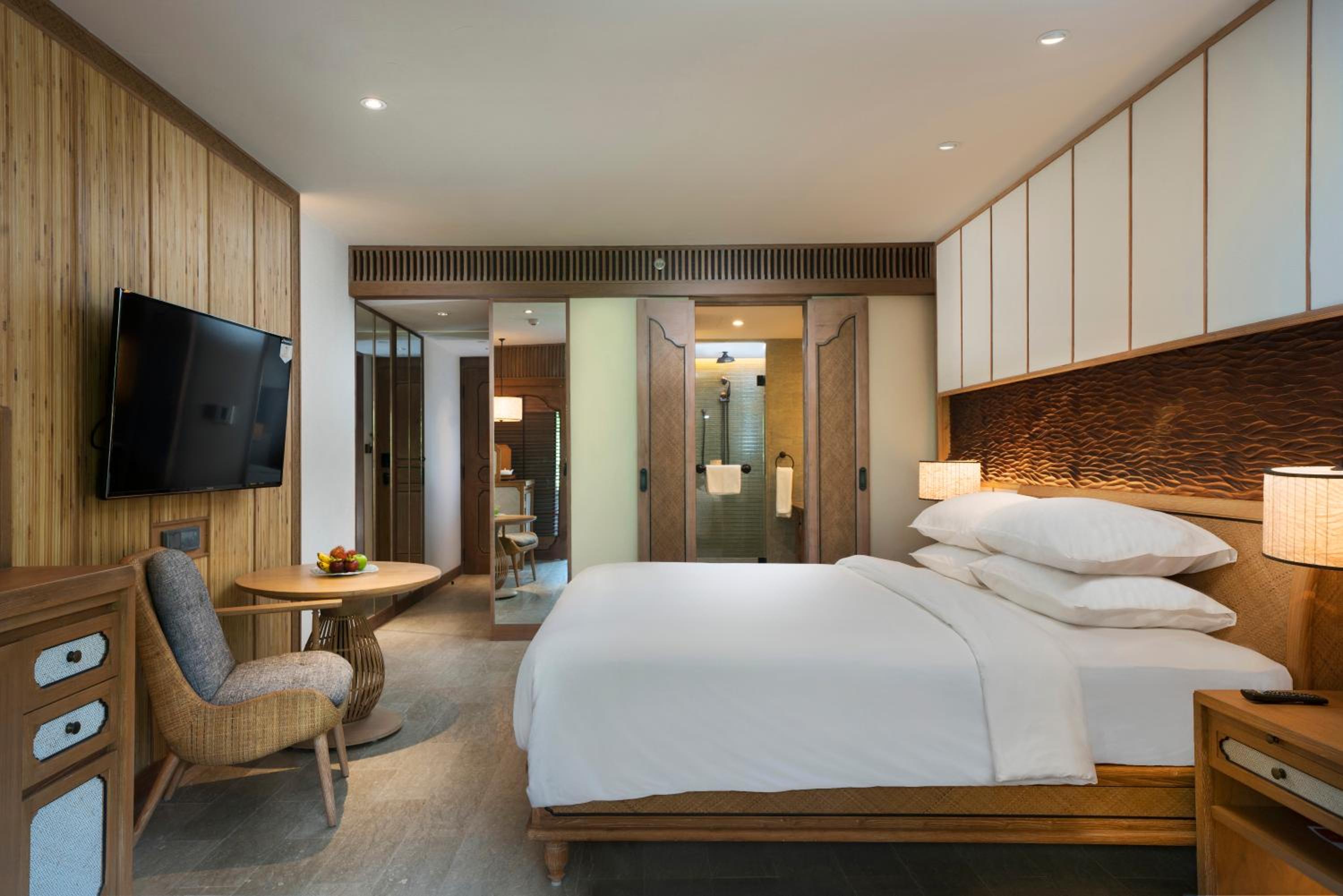 Premium King Room - Club Access  - Photo 3