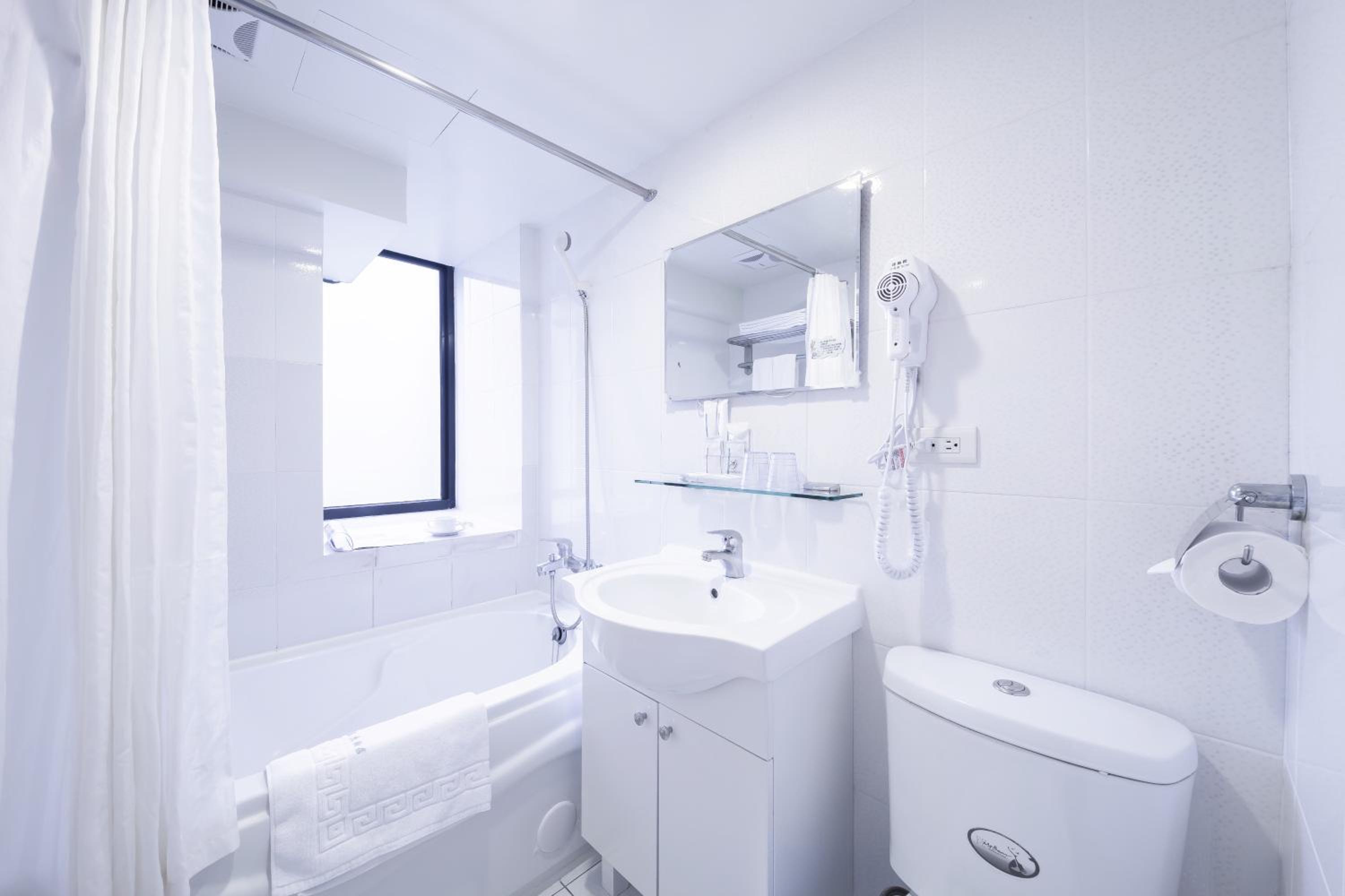 Standard Twin Room - Photo 3