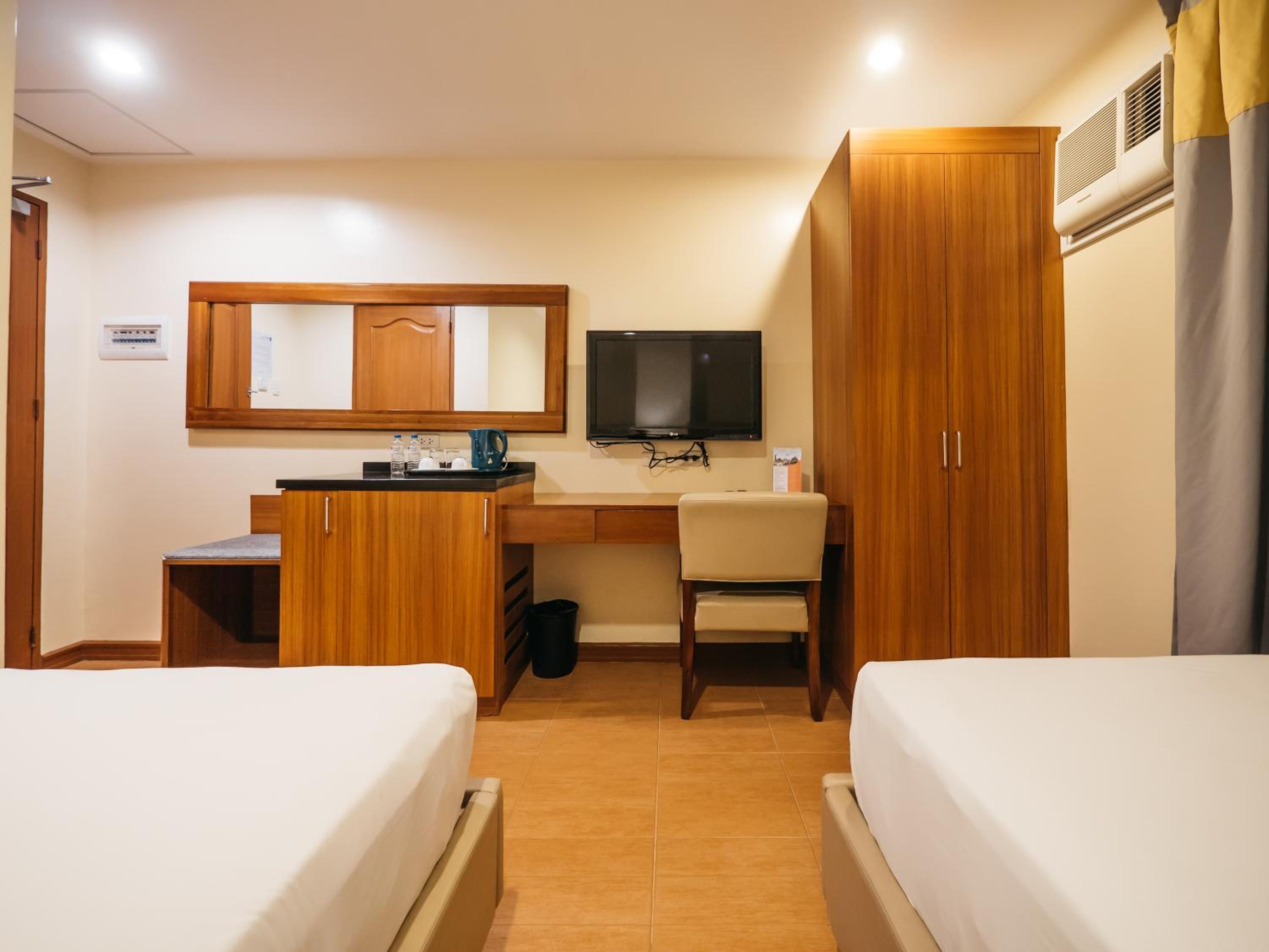 Junior Twin Room - Photo 6
