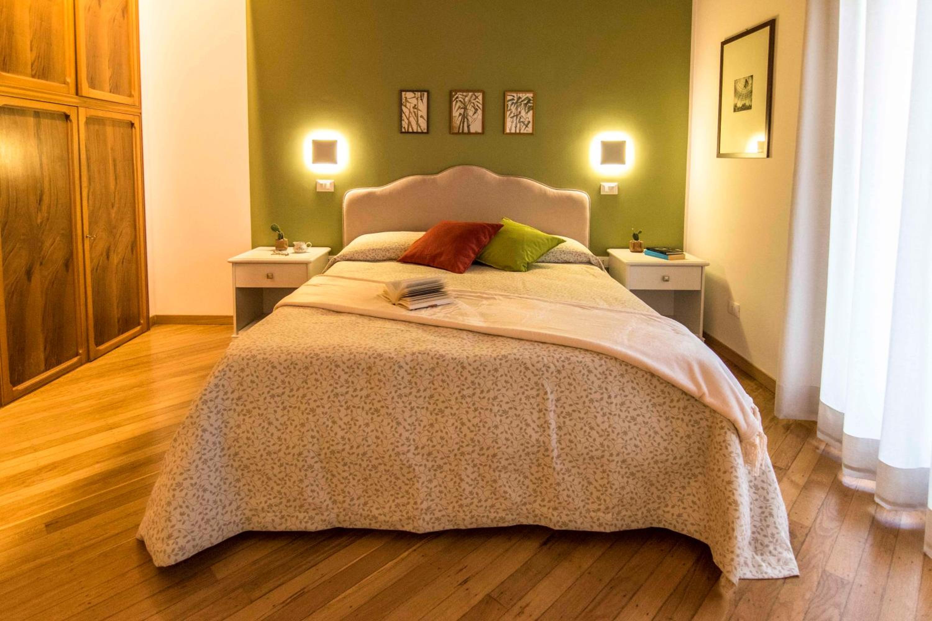 Deluxe Double Room with Balcony - Photo 19