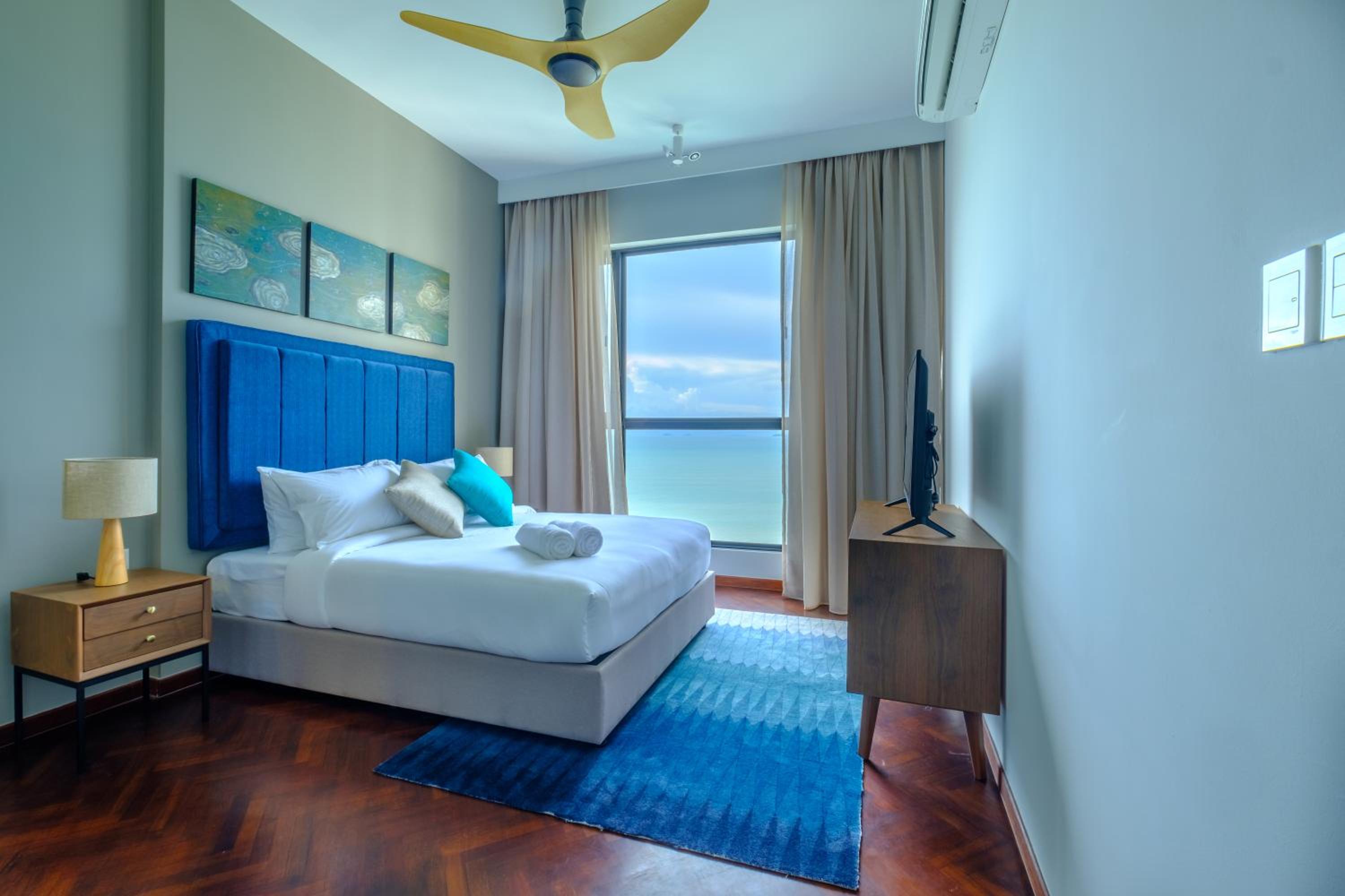 Two-Bedroom Apartment with Sea View - Photo 10