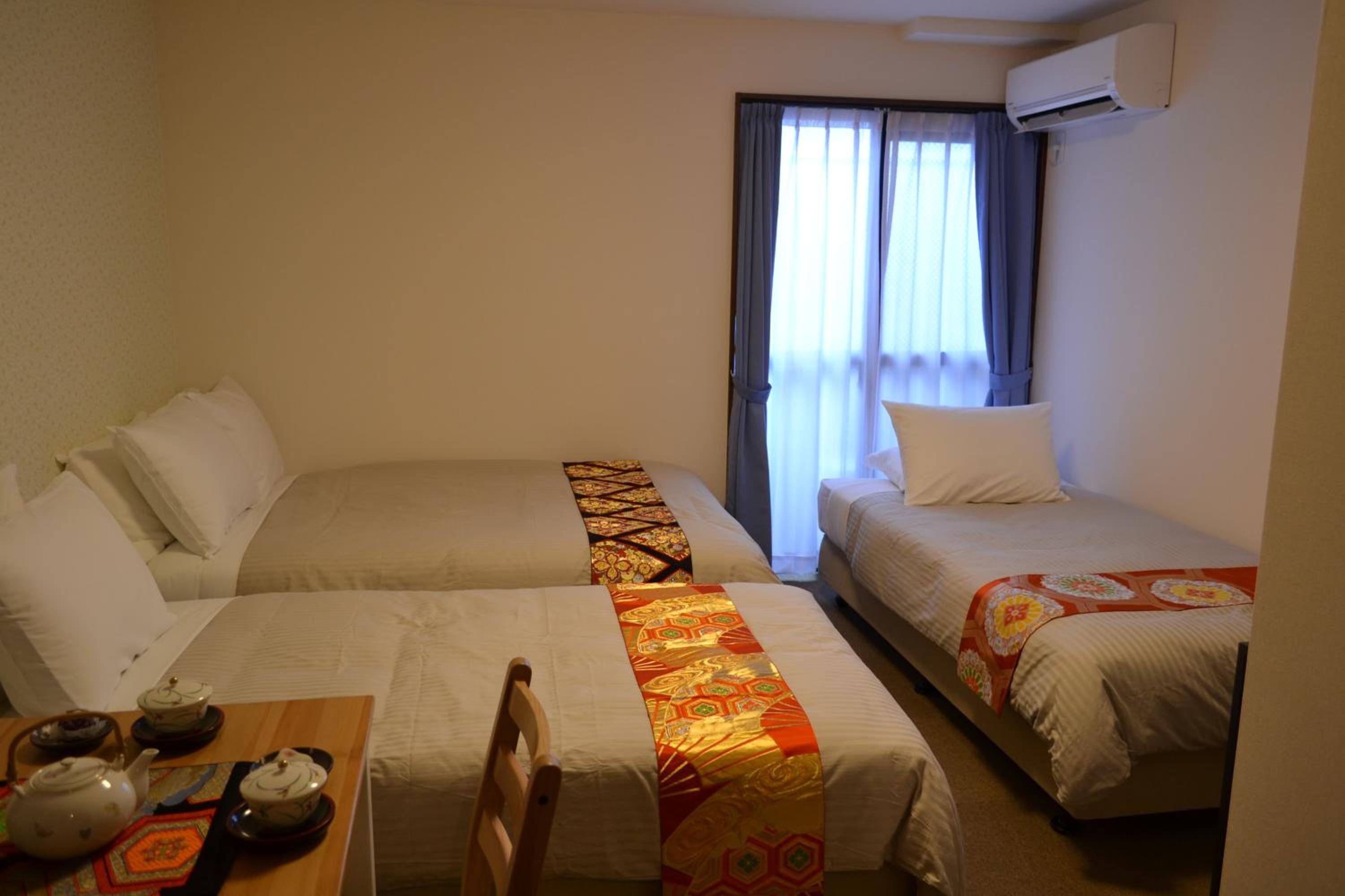 Standard Quadruple Room - Photo 10
